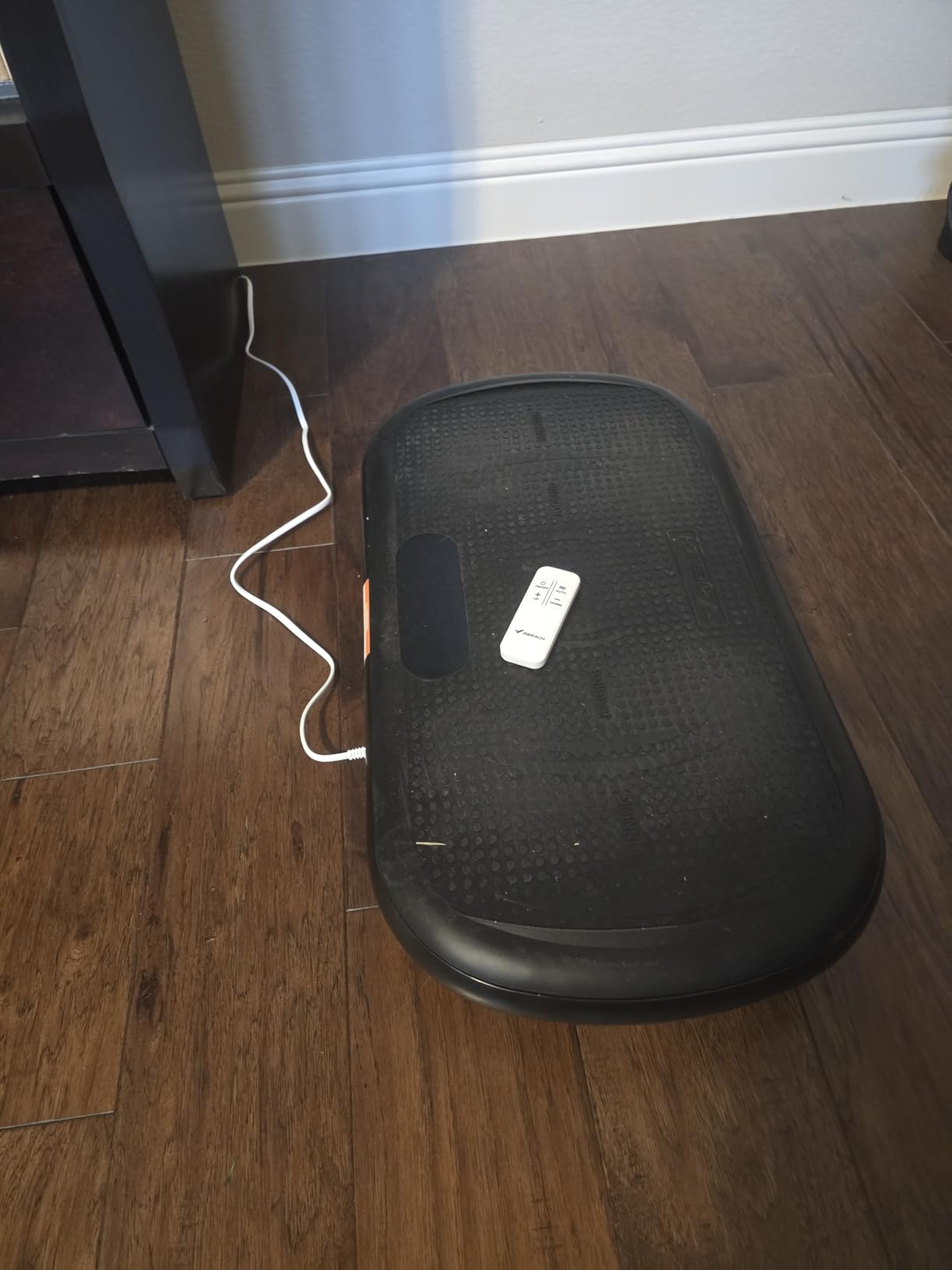 Merach CV40 Curved Vibration Plate Exercise Machine with 440lbs Capacity | 200W Powerful Motor, 13mm Amplitude, Shake Plate for Lymphatic Drainage, Bluetooth, Silicone Pedal, Resistance Band, Home Gym customer photo 1