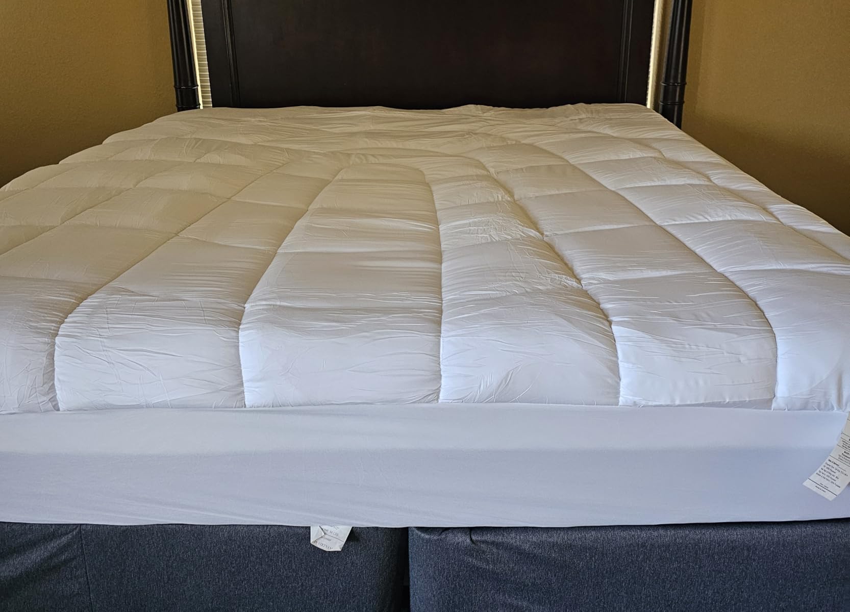 Unikome Soft Cooling and Waterproof Queen Mattress Topper for Hot Sleepers | 5-Layers Noiseless Machine Washable Mattress Cover with 8