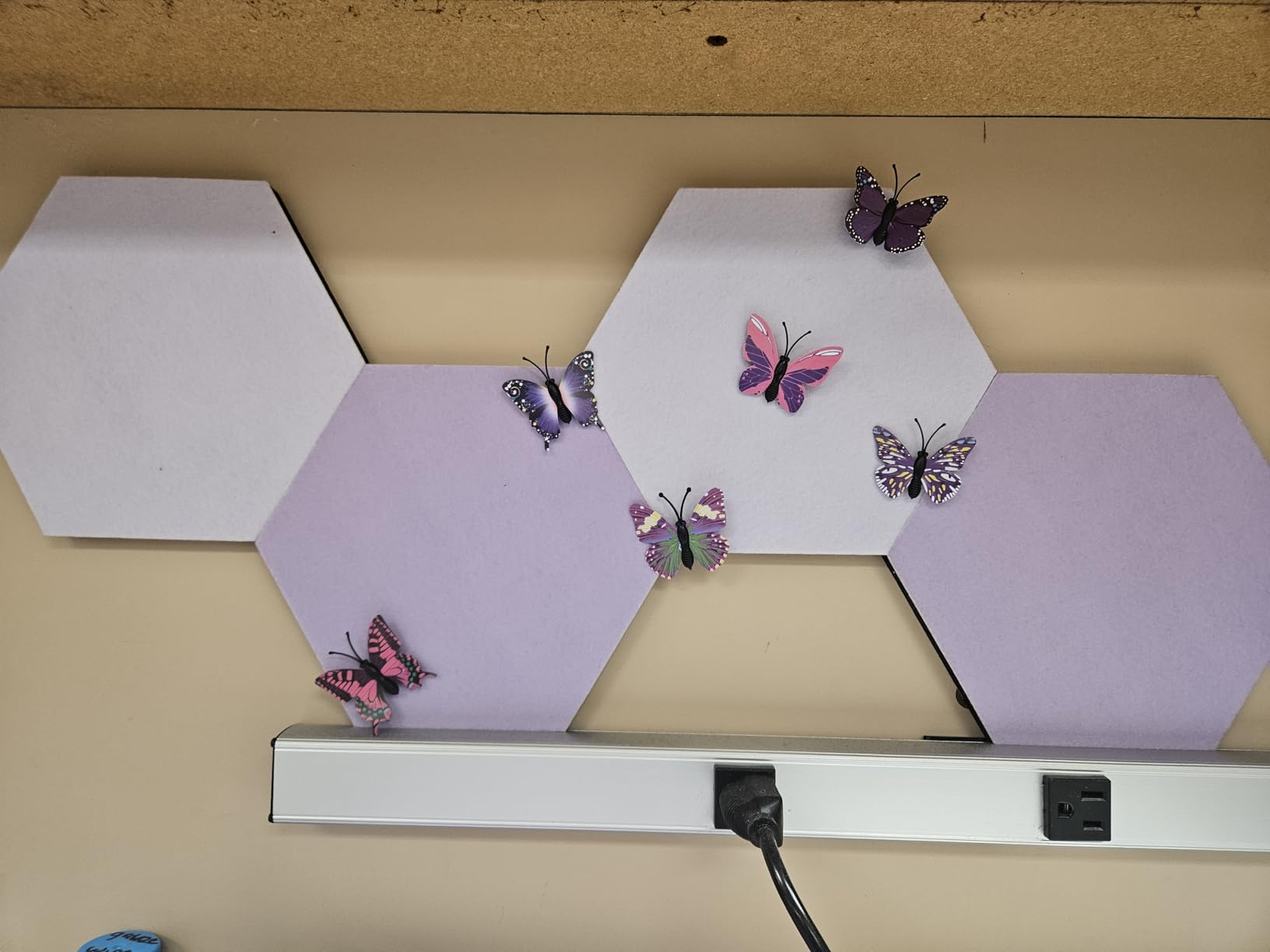 8 Pcs Hexagon Felt Cork Bulletin Board Tiles, Self Adhesive DIY Bulletin Board Pin Board for Office School Home Wall Decor Memos Photos Display(Purple & Pink) customer photo 1