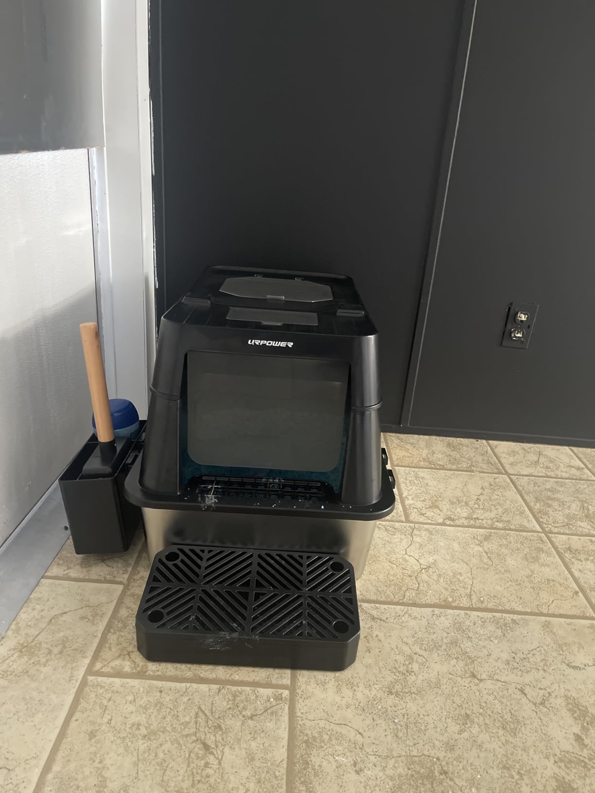 URPOWER XL Stainless Steel Cat Litter Box with 110° Flip-Top Lid | Odor Control, Anti-Urine Leakage, Non-Stick Metal Pan, Front Entry Top Exit, Scoop, Mat and Activated Carbon Pack Included customer photo 1