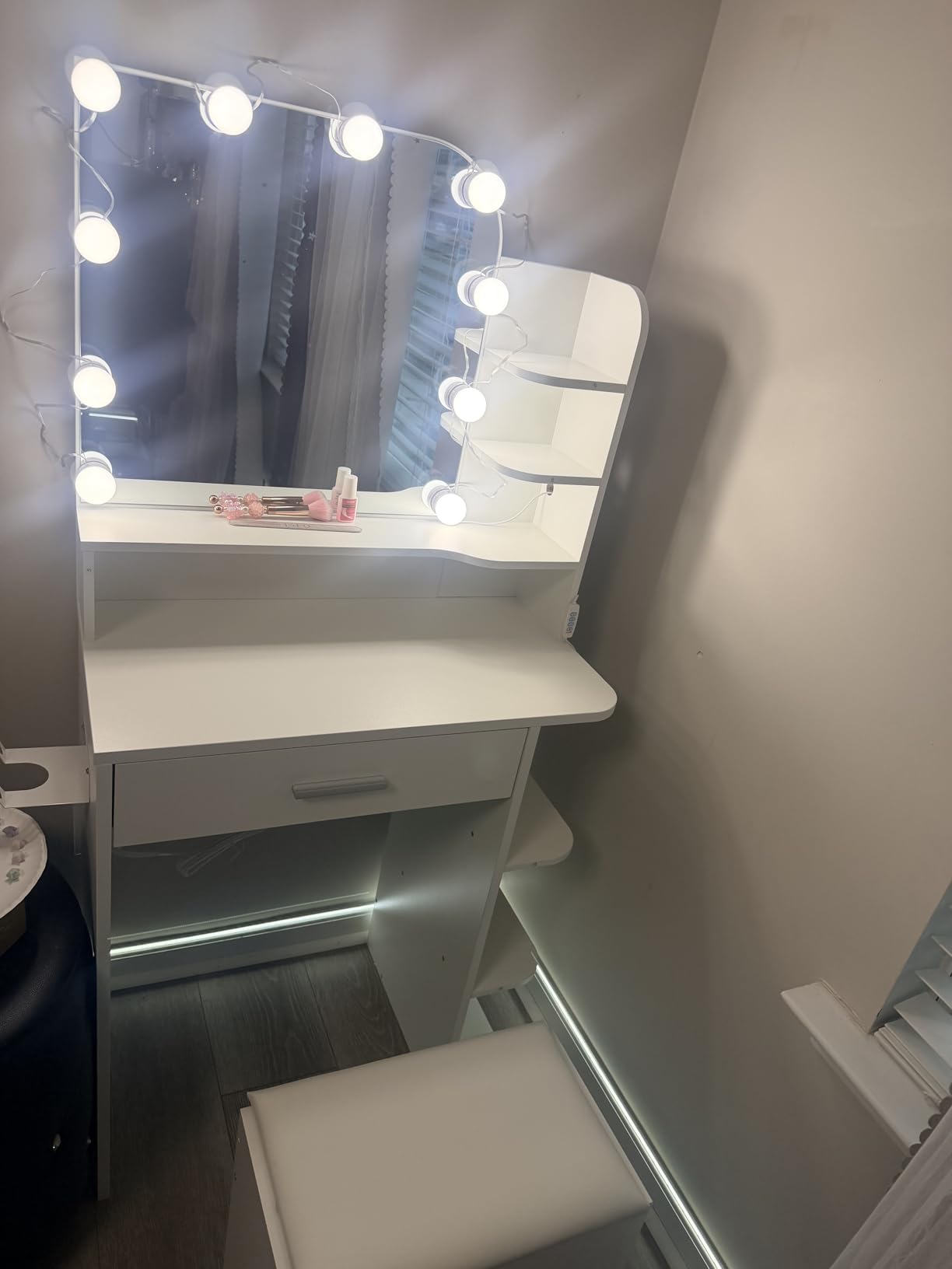 wanan Small Vanity, Set with Chair, Big Mirror & Lights, for Girls, White | Small footprint, huge storage, 14.2×26.5×54.4