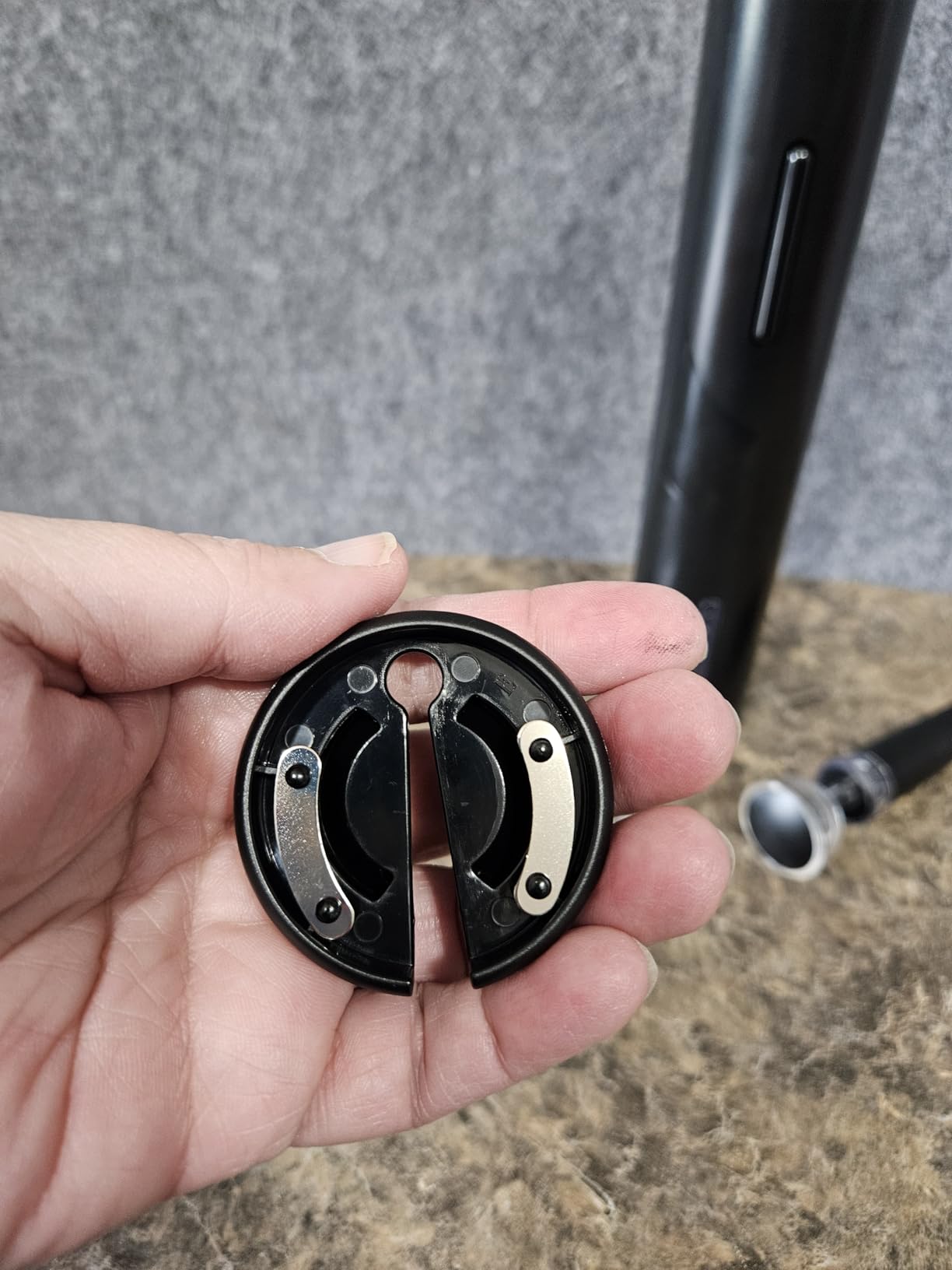 PEIPU Electric Wine Bottle Opener, Easy to Use, Perfect for Home, Restaurants & Travel, Wine Lovers & Host (Black) customer photo 1