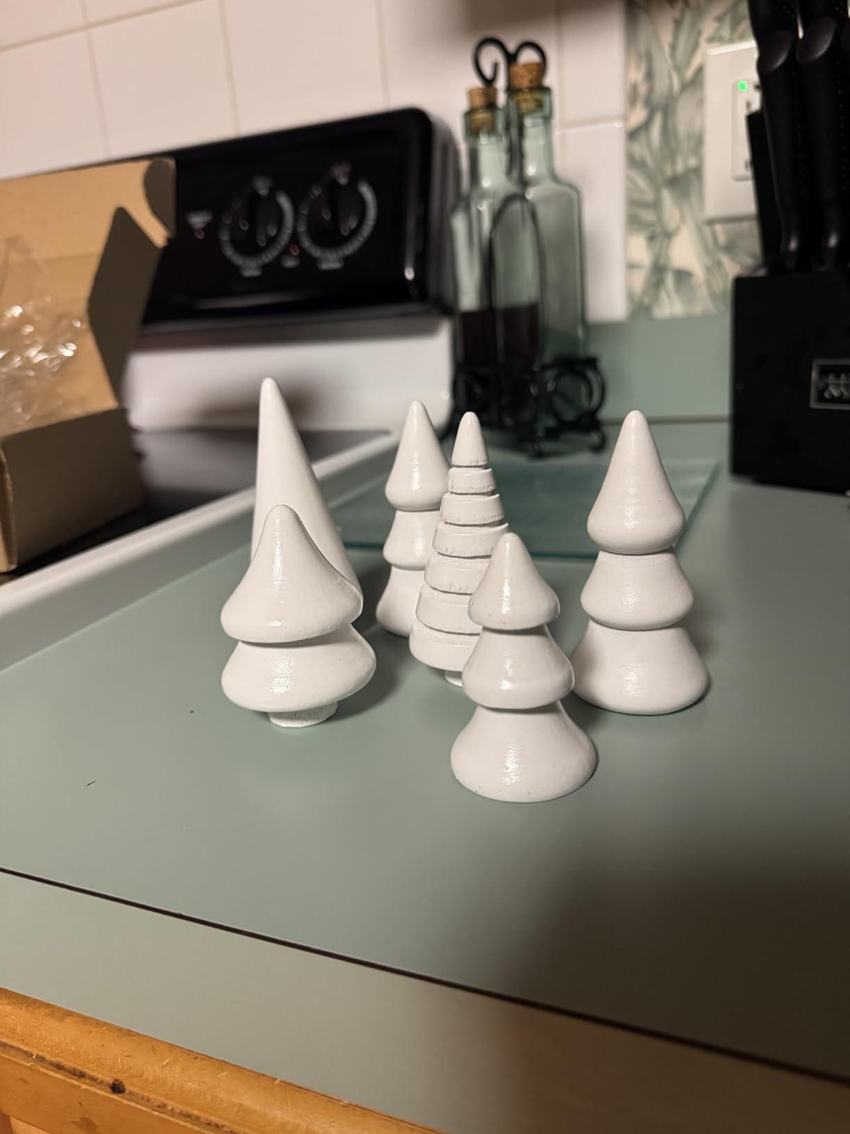 Wooden Christmas Tree Figurines, 6pcs Mini Wood Xmas Trees in Assorted Sizes, Rustic Winter Holiday Table Decorations for Home, Farmhouse Christmas Centerpiece for Tabletop (White) customer photo 1