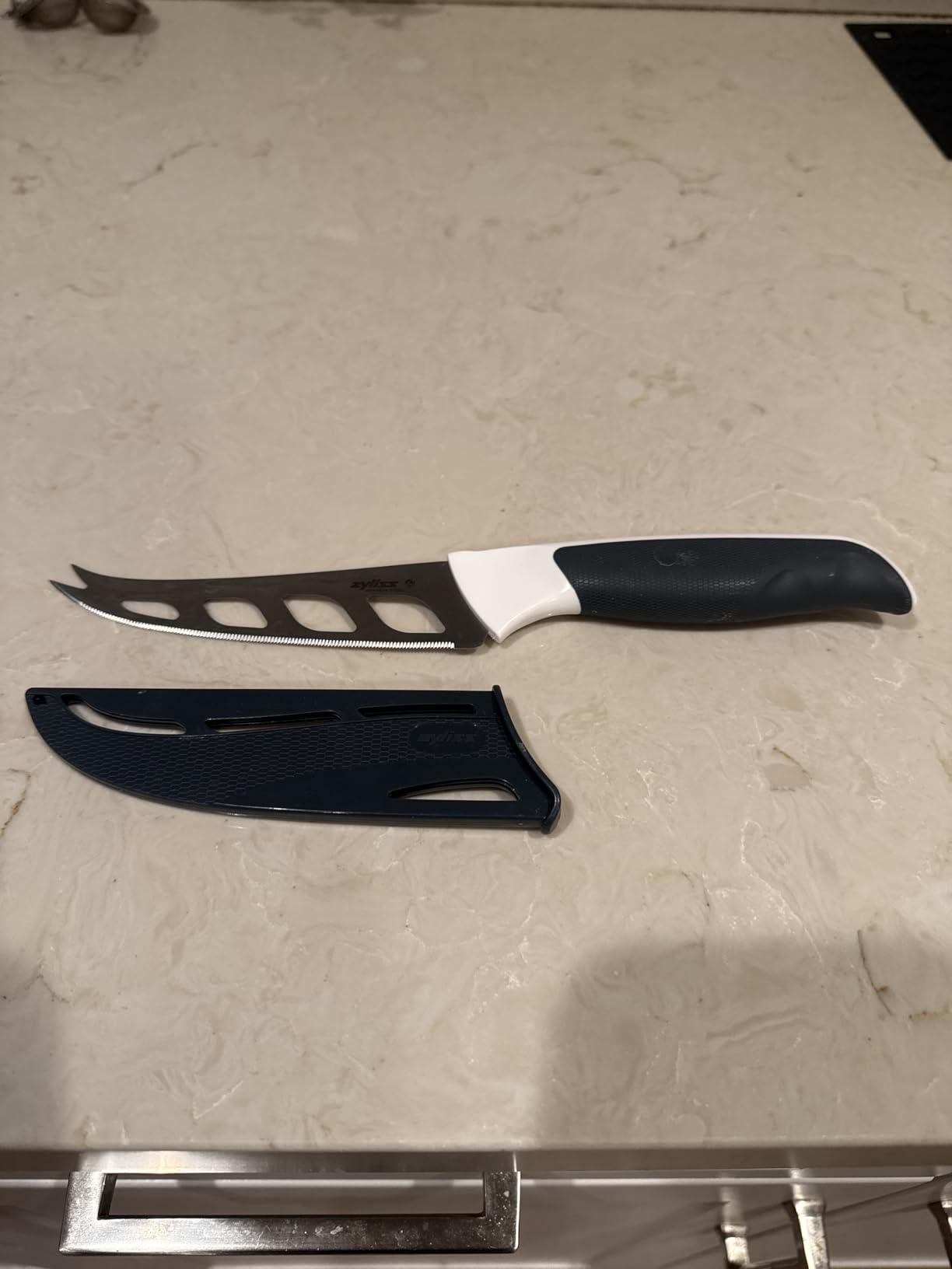 Zyliss Cheese Knife - Stainless Steel Blade with Non-Stick Holes & Forked Tip for Serving - Cuts Soft, Semi-Soft & Firm Cheeses - Wheat Straw Handle, Dishwasher Safe, 5-Year Guarantee - 5
