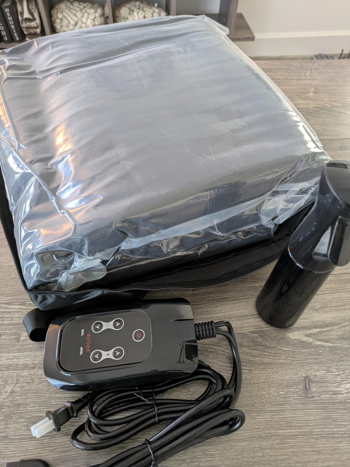 Infrared Sauna Blanket for Home, Low EMF Carbon Crystal Heating, Portable Dry Sauna Bag for Relaxation, Detoxification, 5.9ft x 2.6ft, PU Sleeveless-Black customer photo 2
