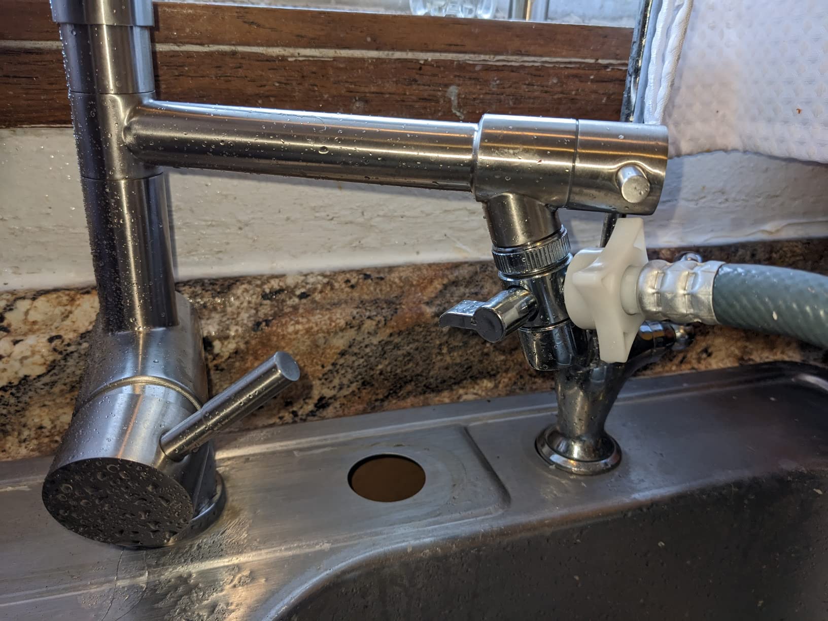VFAUOSIT Kitchen Faucet with Pull Down Sprayer, Modern Bar Sink Faucet | Lead-Free NSF 61/372 & cUPC, 3 Spray Modes, 20in Retractable Hose, Cold-Start Safety, 10min Tool-Free Install customer photo 1