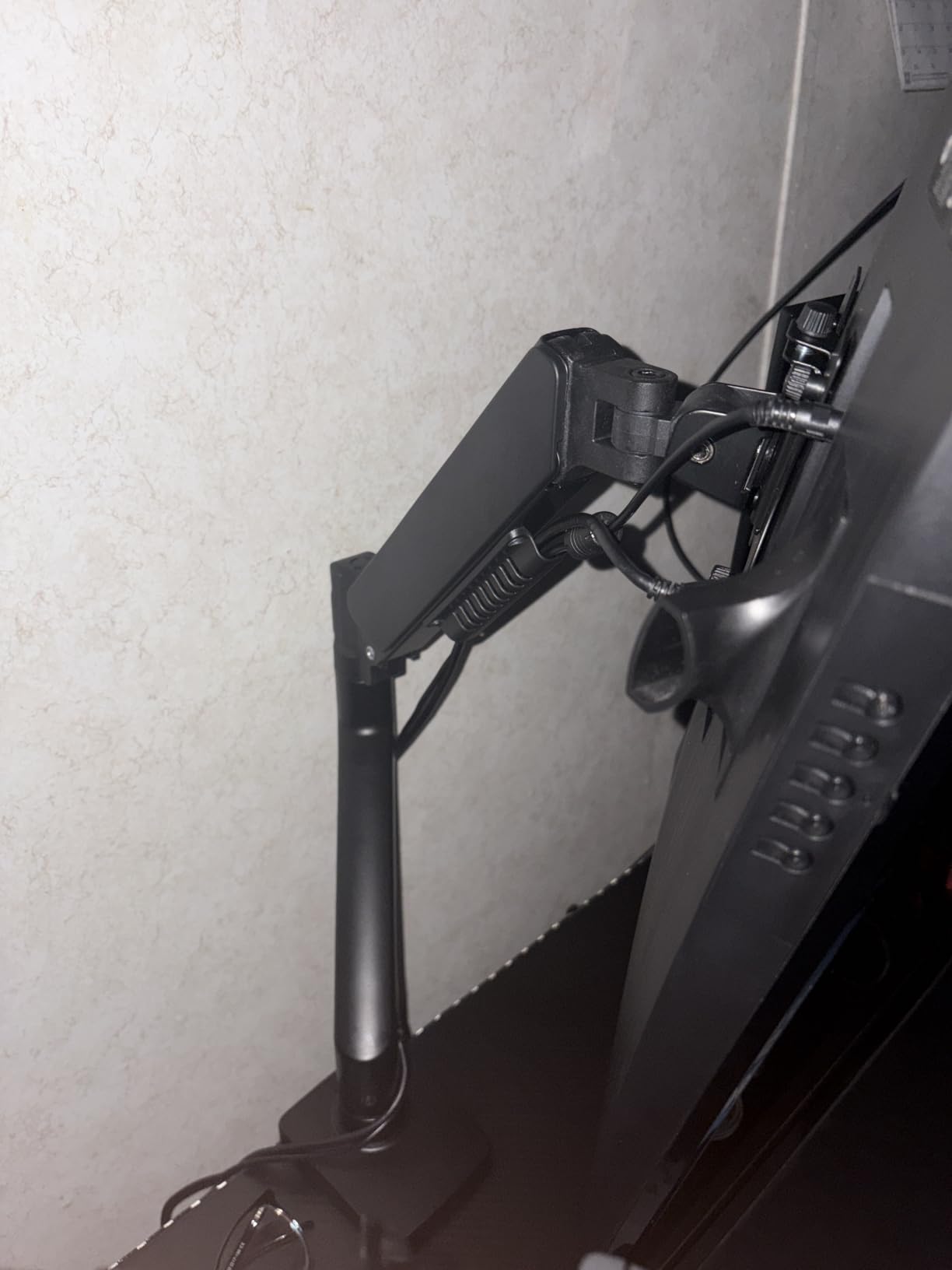 ErGear Single Monitor Arm, Fully Adjustable Monitor Mount for 13-34 Inch Screens, Fast Install Computer Monitor Stand with Tool-Free VESA Mount, Cable Management, Holds 19.8 lbs, Max VESA 100x100mm customer photo 1