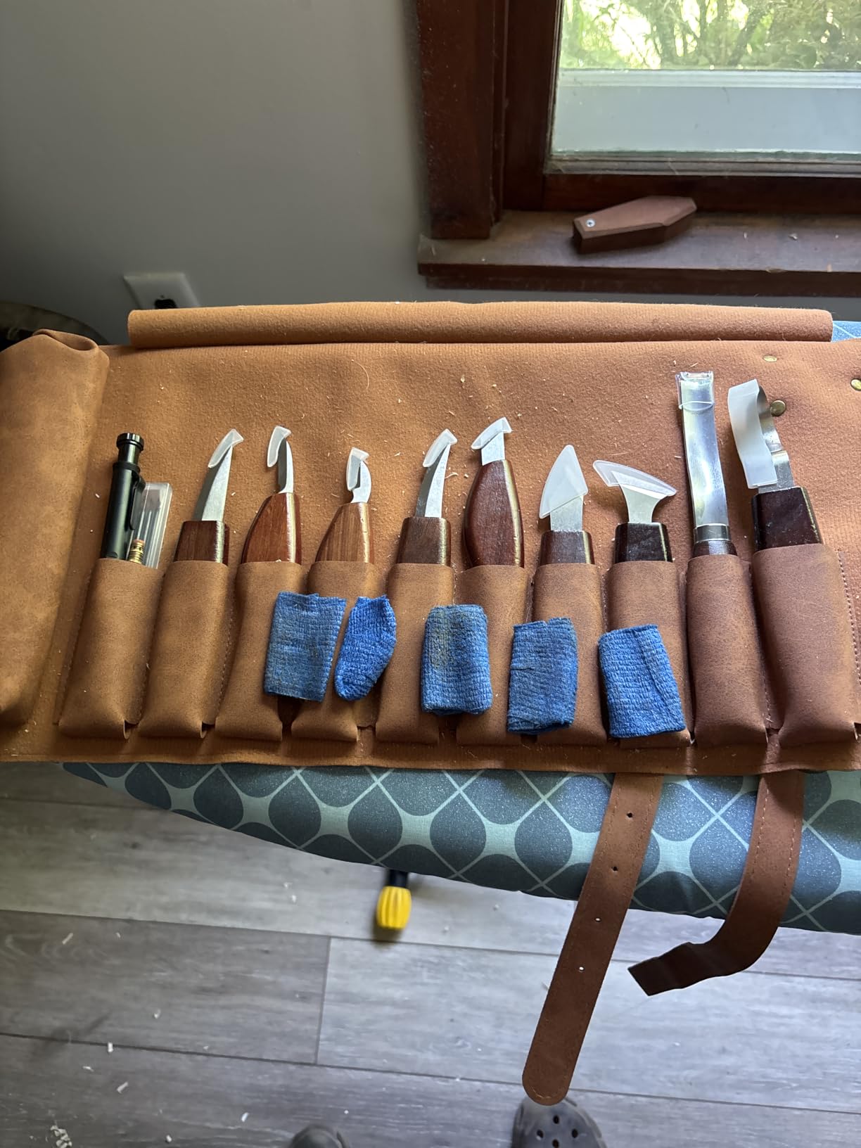 SakerNeo 25-Piece Wood Carving Kit Whittling Kit with Leather Storage Bag | Wood Carving Tools wood carving set Includes Gouges, Chisels, Knives customer photo 2