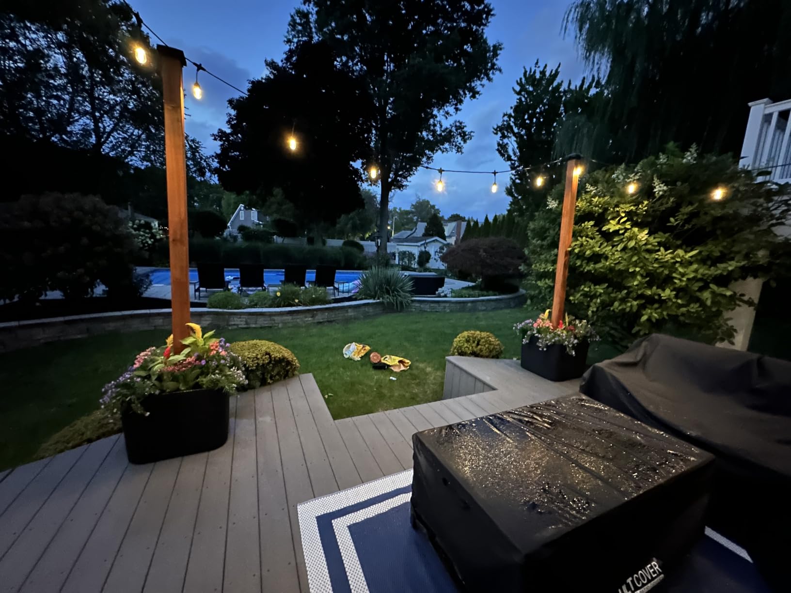 Step2 Firefly String Light Pole Stand with Planter, 2pk, Outdoor Hanging Lights Solution, Black customer photo 1