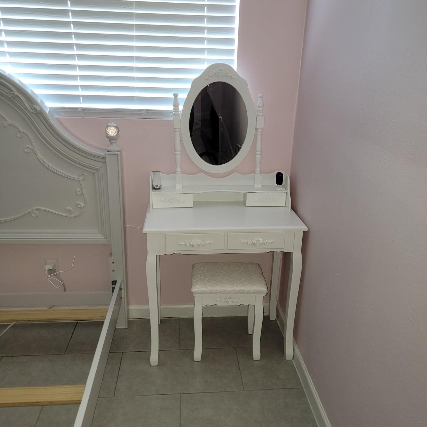 Alohappy Vanity Desk Set with Mirror & Stool for Girls, Makeup Vanity Table and Cushioned Stool Set with 4 Drawers, Wood Dressing Table for Bedroom (Pink) customer photo 1