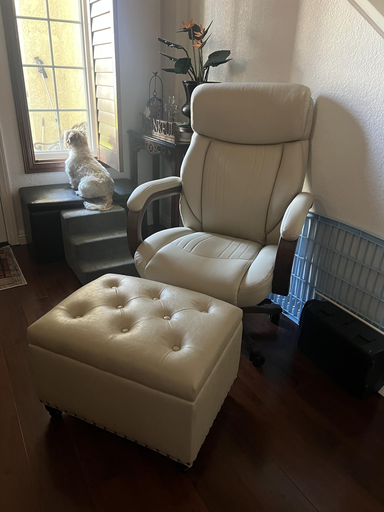Zihanhome Leather Ottoman with Storage, Upholstered Button Tufted Ottoman Foot Rest, Foot Stools, 24 Rectangle Ottomans with Storage for Living Room, Bedroom, Dorms and Apartments (Caramel Brown-PU) customer photo 1