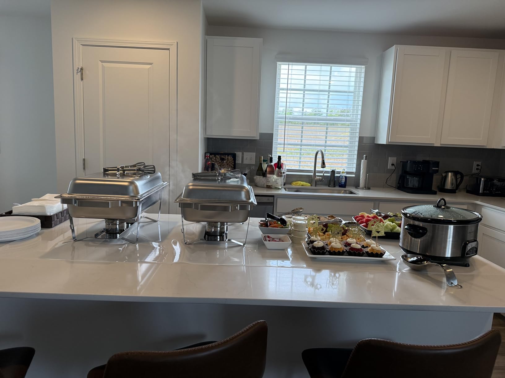 VEVOR Rectangle Chafing Dishes, 9 Qt 6 Pack Stainless Steel Chafing Dish, Food Warmer Chafer Complete Set with Hollow Handle, 3 Food Tongs, Lid, Holder, Chafer Dishes for Banquet Party Wedding customer photo 2