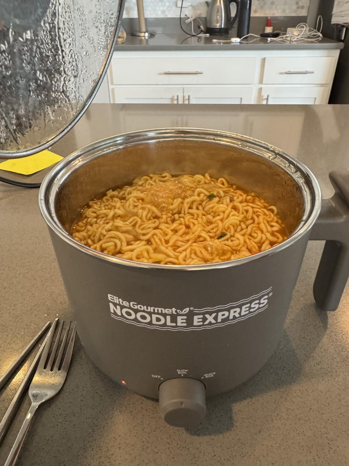 Elite Gourmet 1.25Qt Noodle Express Electric Hot Pot, Ceralast Nonstick | PFAS-Free Ceramic, Glass Lid, 2 Heat, EHP130 customer photo 2