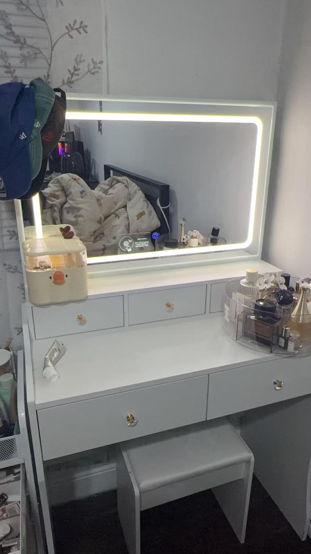COMHOMA Makeup Vanity Desk with Mirror and Lights, Vanity Table and Chair Set with 5 Drawers & Charging Station, Stepless Dimmable & 3 Color Modes Adjustable, Snow White customer photo 2