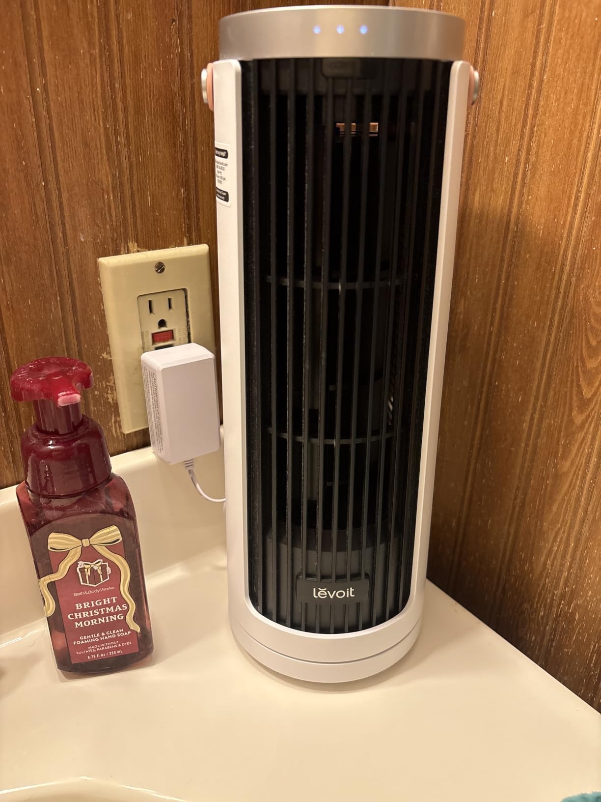 Levoit Tower Fan for Bedroom, 20dB Quiet Desk Fan, Portable Fan with 23ft/s | 3 Angles 4 Speeds Mini Oscillating Fan, DC Motor, Bladeless, Easy to Carry, Remote, 12H Timer, for Home, Room, Office, White customer photo 1