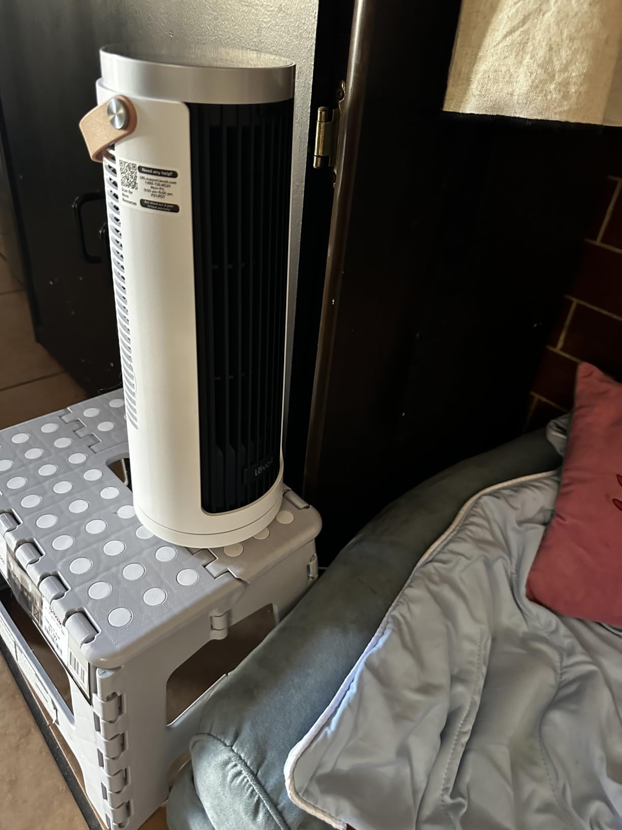 Levoit Tower Fan for Bedroom, 20dB Quiet Desk Fan, Portable Fan with 23ft/s | 3 Angles 4 Speeds Mini Oscillating Fan, DC Motor, Bladeless, Easy to Carry, Remote, 12H Timer, for Home, Room, Office, White customer photo 2