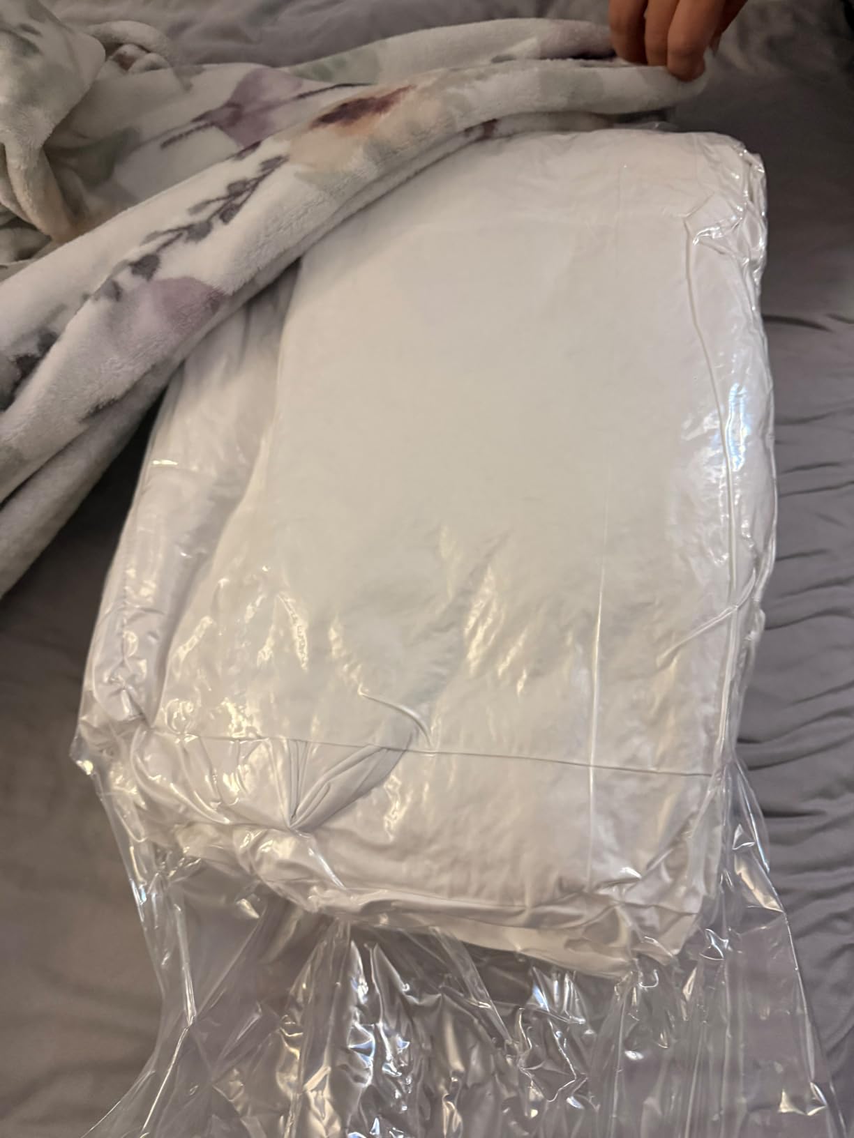 Martha Stewart Luxury White Goose Feather Down Fiber Comforter Queen Size | Hotel Collection 100% Cotton Cover Duvet Insert, Extra Warmth with 8 Corner Tabs, Breathable, Hypoallergenic, 90 x 90 Inch customer photo 2