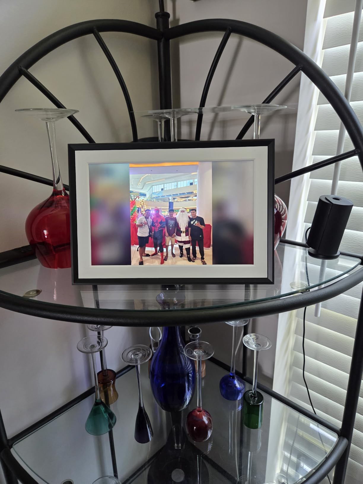 Aura HD Digital Picture Frame | Carver: The Best Frame for Gifting customer photo 1