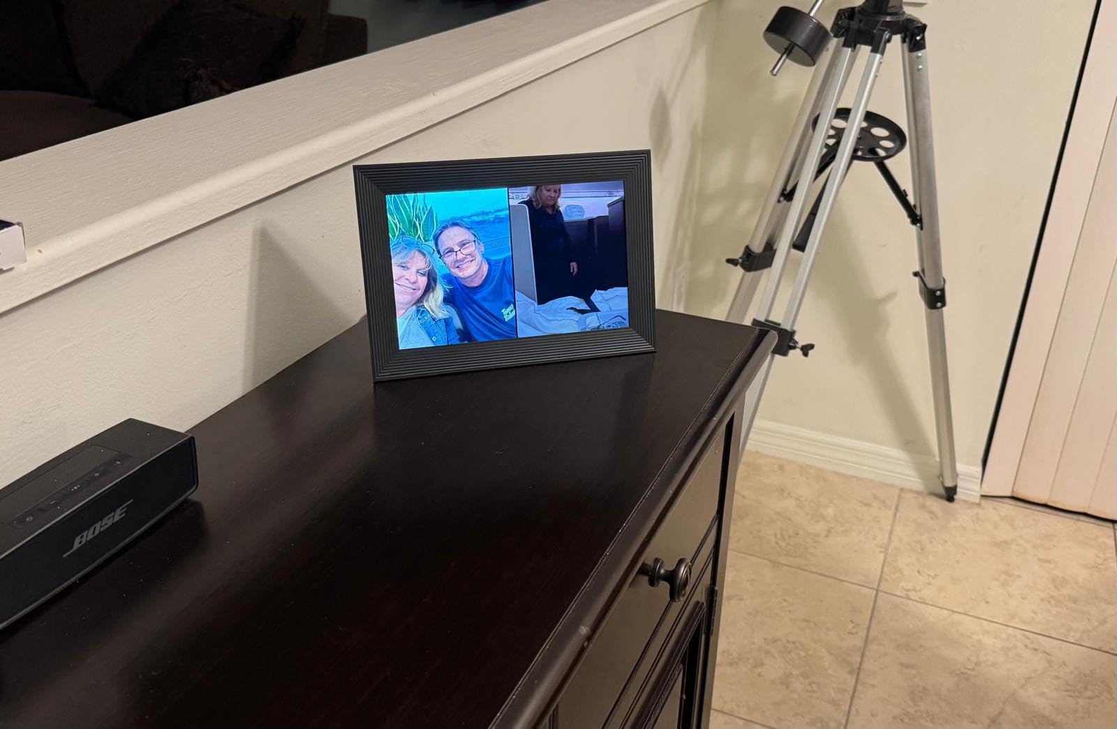 Aura HD Digital Picture Frame | Carver: The Best Frame for Gifting customer photo 2