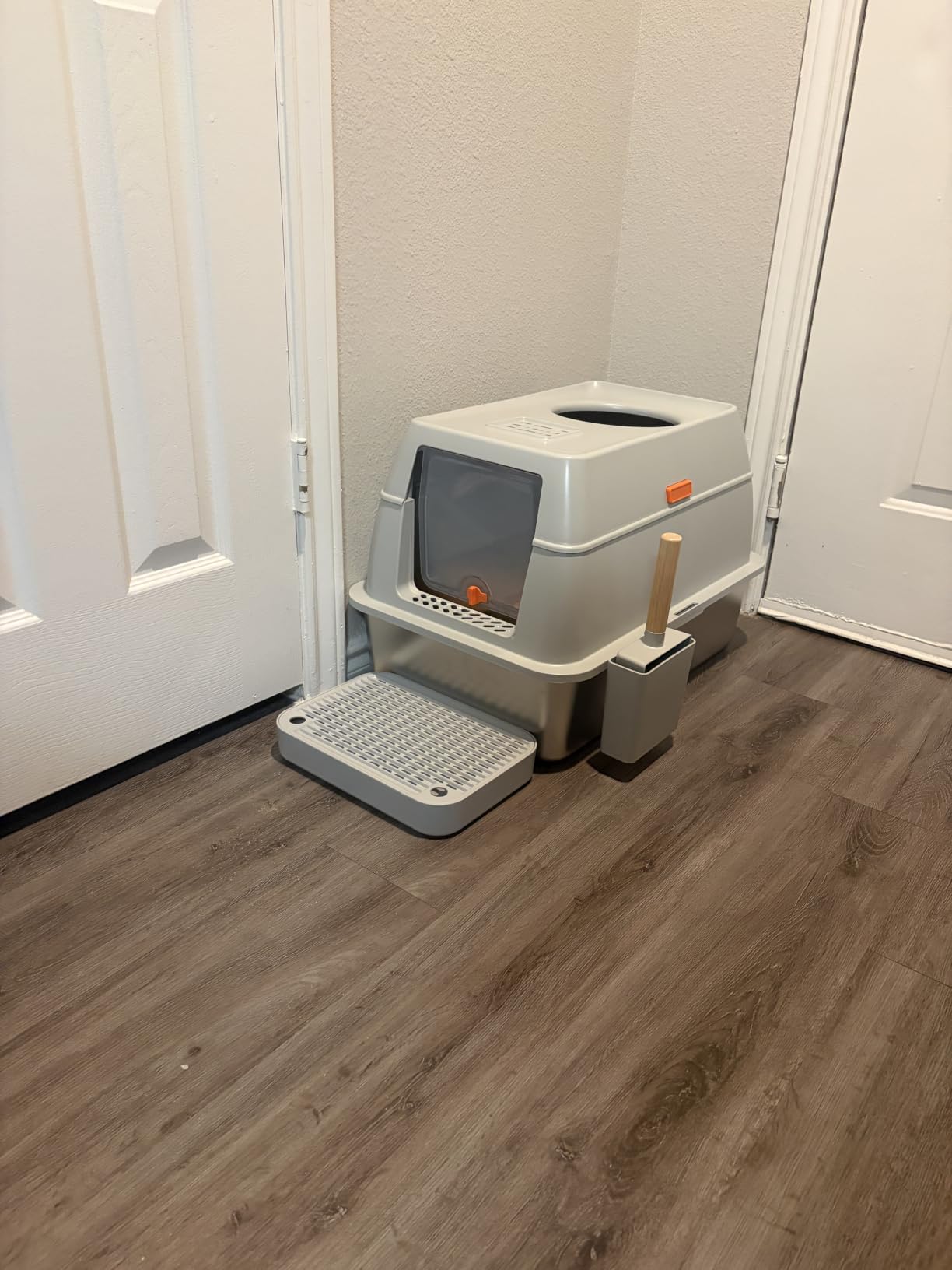 XL Enclosed Stainless Steel Litter Box with Lid, Light Gray | Covered, High Sided, Rustproof & Leak Proof, Easy Clean, Odor Control, Includes Scoop & Step customer photo 1