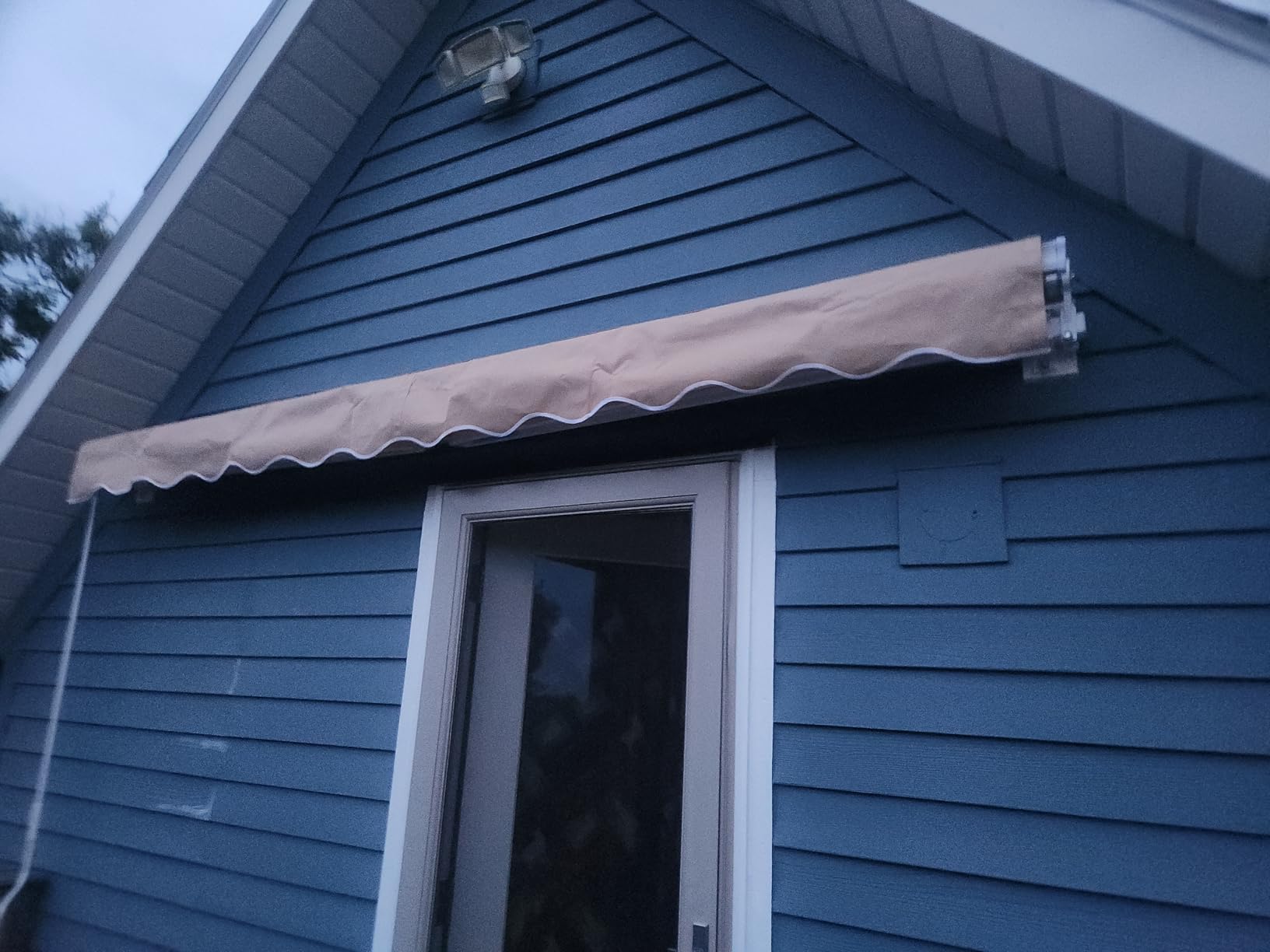 VEVOR Manual Retractable Awning 13.1' x 9.8' Outdoor Patio Awning Sun Shade | For Deck Balcony Yard Use, Adjustable Angle, Door Window Water-Resistant Polyester Sunshade Shelter with Crank Handle, Gray customer photo 2