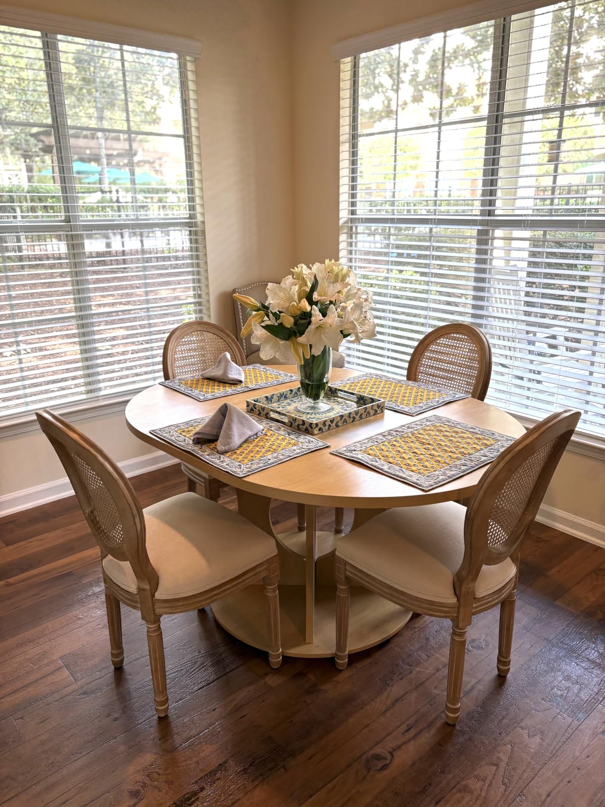 Einhomn 47.2-inch Round Dining Table, Kitchen Table for 4-6, Farmhouse Circle Dining Room Table, Space Saving Wood Kitchen & Dining Room Furniture, Oak customer photo 1
