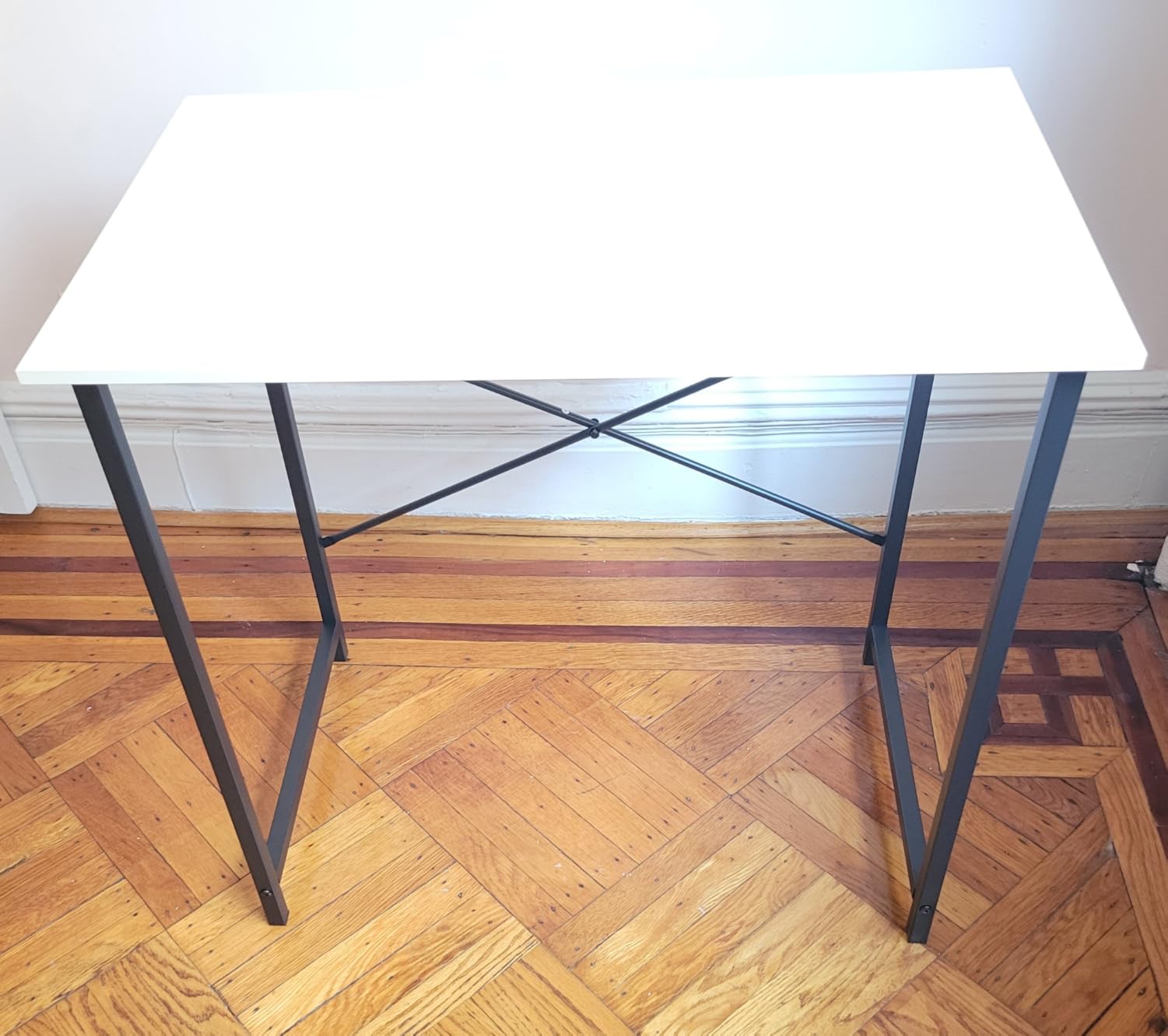 Sweetcrispy 32-Inch Small Computer Desk for Bedroom, Modern White | Gaming Writing Work and Study Desk for Home Office, Sturdy Metal Frame and Compact Modern Design with X-Shaped customer photo 1