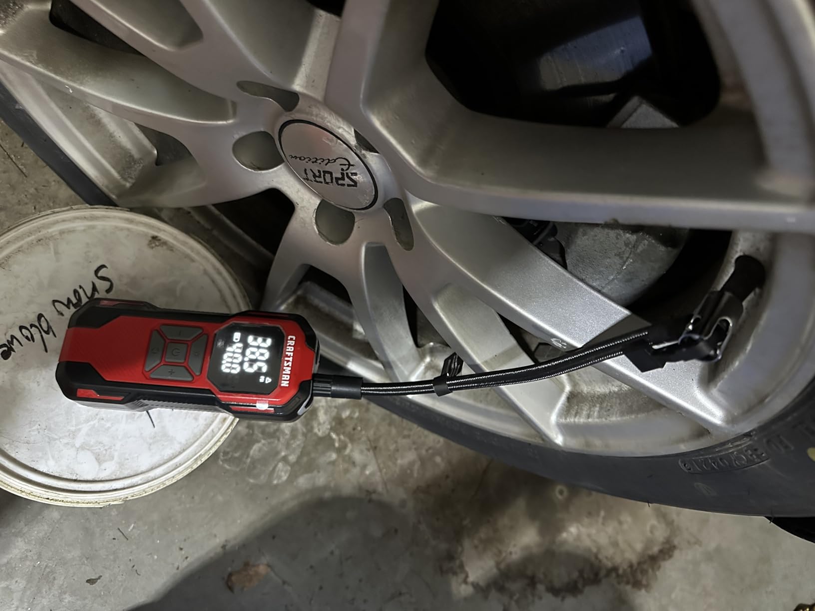 CRAFTSMAN Tire Inflator Portable Air Compressor, Cordless Mini Air Pump for Car Tires with Digital Tire Pressure Gauge, 6000mAh Battery Powered Air Pump, Max Pressure 150 PSI, 12V DC Corded customer photo 1