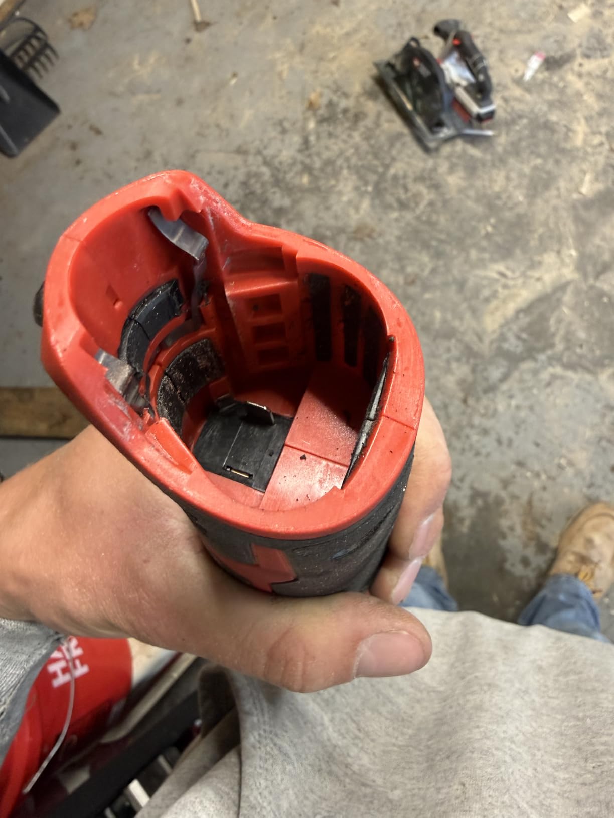Milwaukee 2426-20 M12 12 Volt Redlithium Ion 20,000 OPM Variable Speed Cordless Multi Tool with Multi-Use Blade, Sanding Pad, and Multi-Grit Papers (Battery Not Included, Power Only) customer photo 2