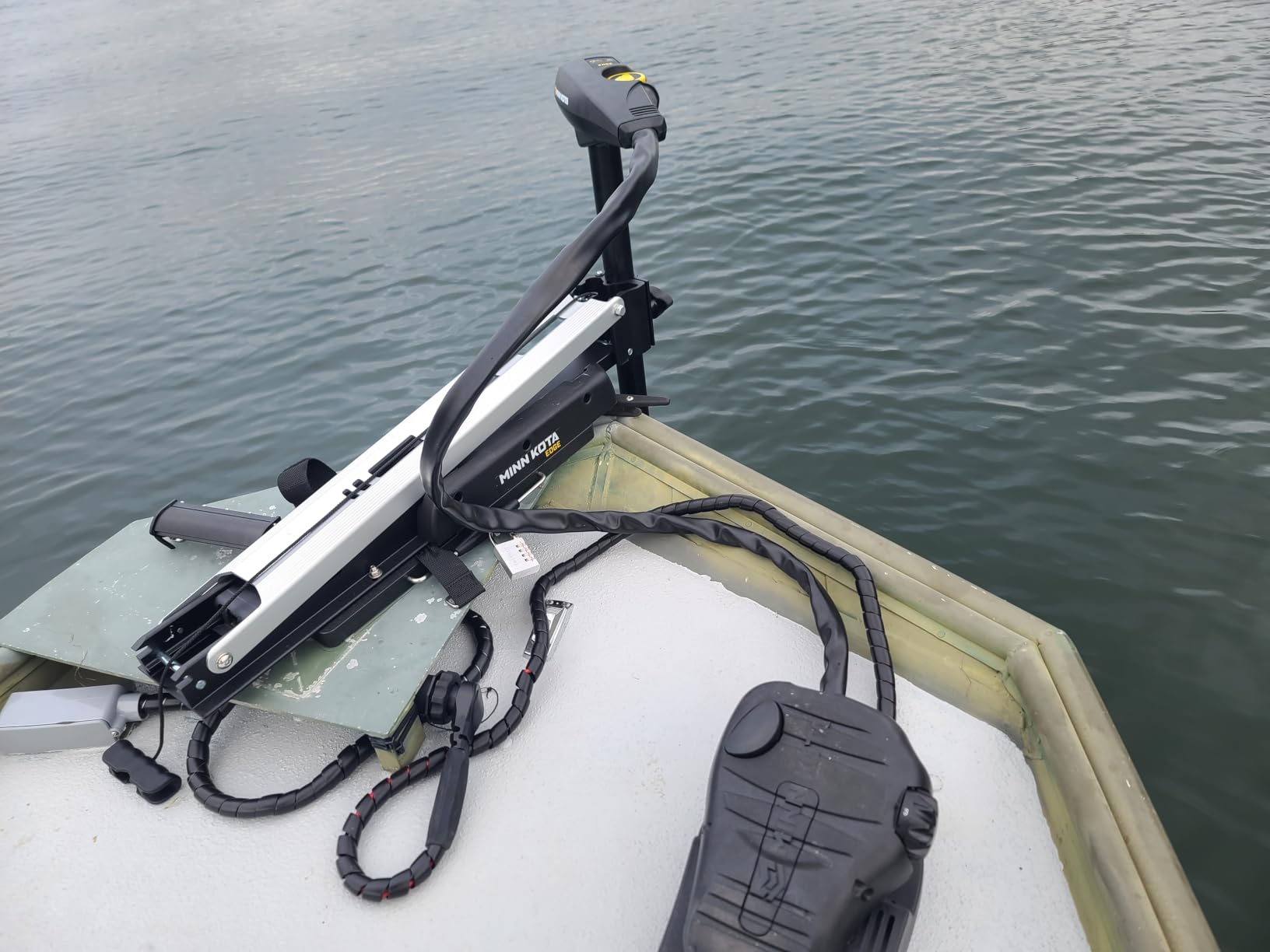 Minn Kota Edge Bow-Mount Electric Trolling Motor with Foot Pedal Control – 70 Lb. Thrust, 45 In. Shaft, Freshwater customer photo 1
