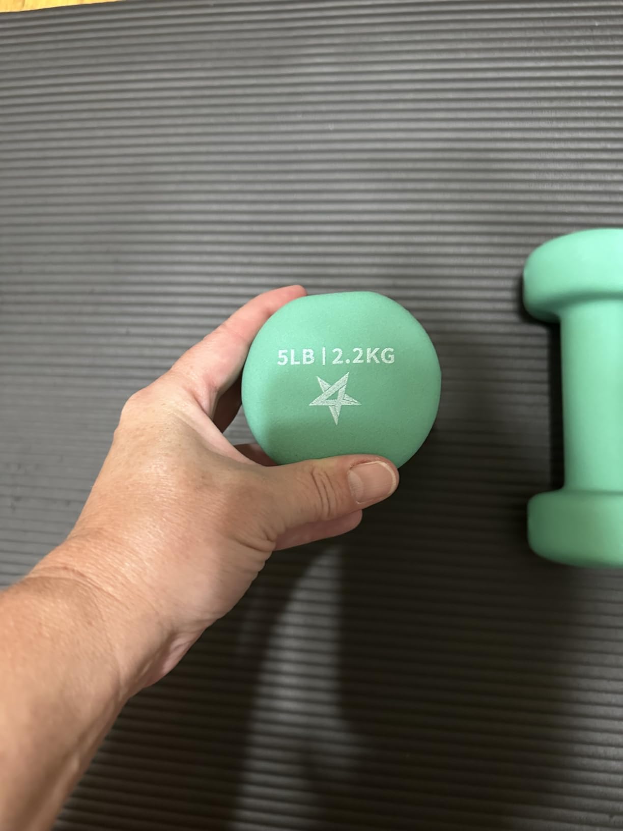 Yes4All Neoprene Coated Dumbbell Hand Weight Sets of 2 - Multiple Weight Options with 15 Colors, Anti-roll, Anti-Slip, Hexagon Shape customer photo 2