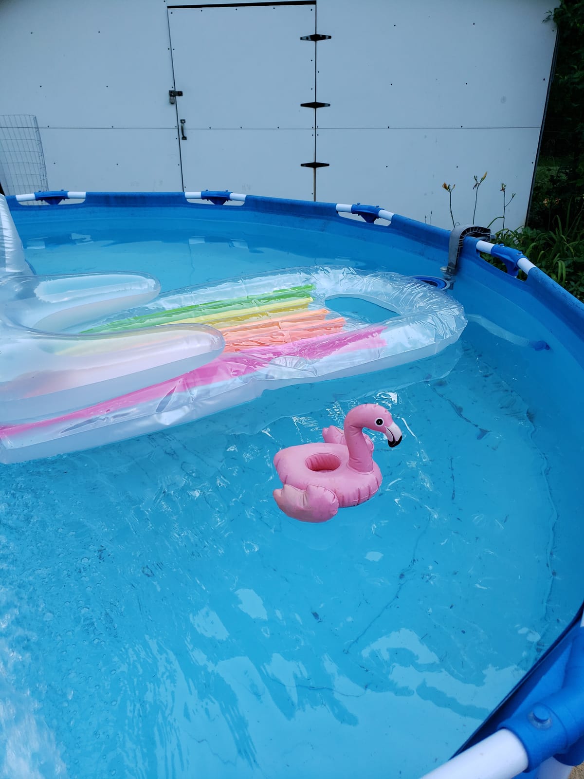 Intex King Kool 58802EP Inflatable Lounging Swimming Pool Float, Multi-Colored customer photo 1