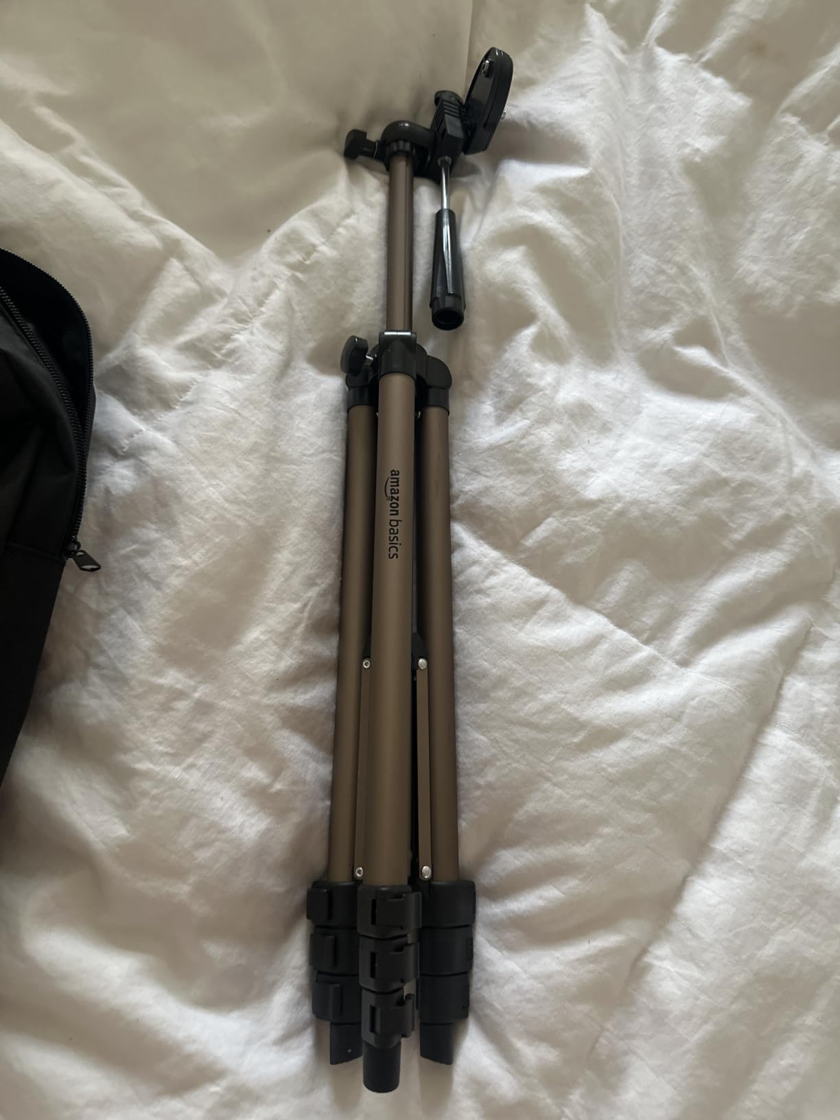 Amazon Basics 50-inch Lightweight Portable Camera Tripod Stand with Quick-Release Plate, Adjustable Height, Aluminum, for Travel Photography, Champagne customer photo 2