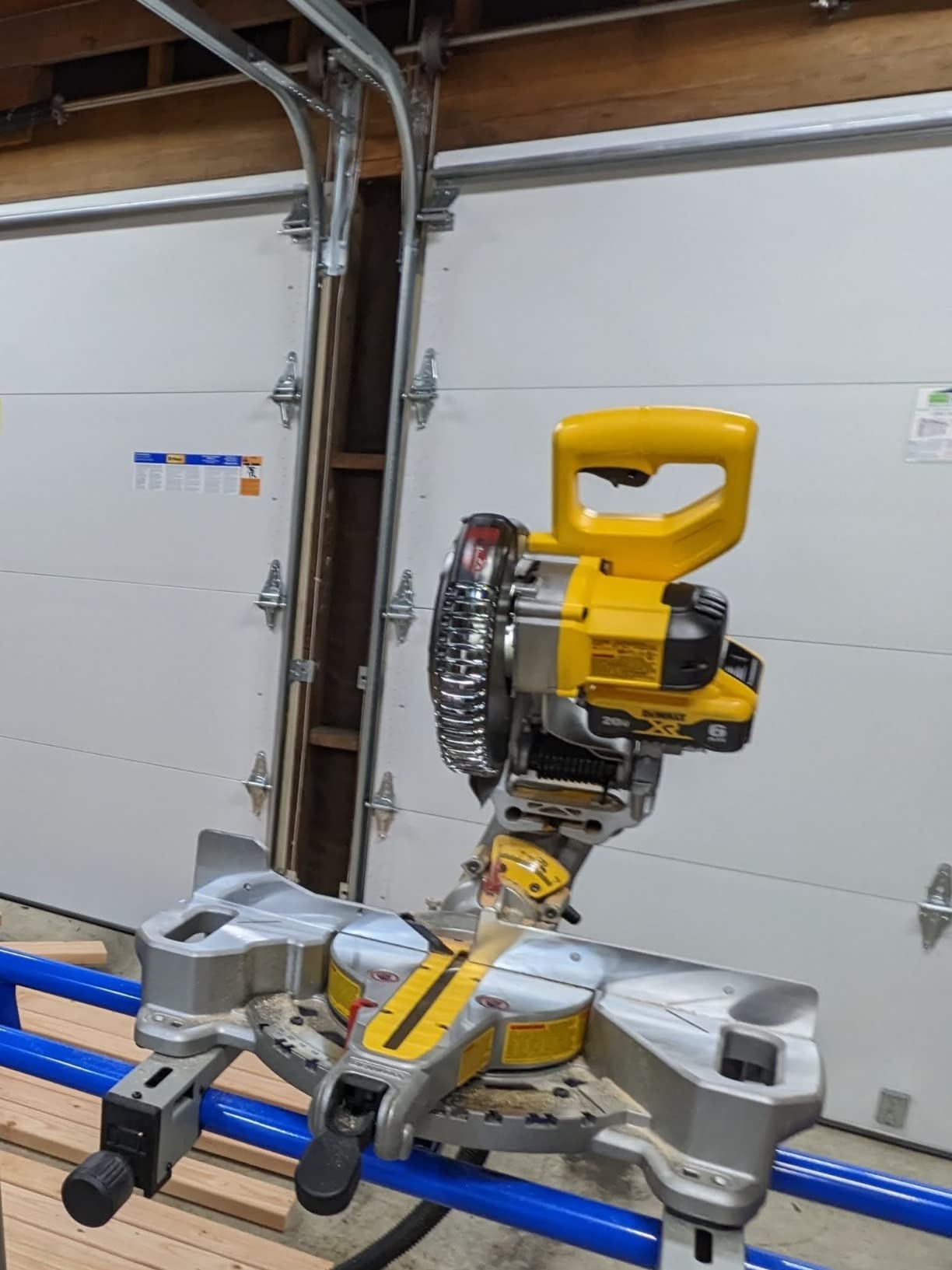 DEWALT 20V MAX 7-1/4-Inch Miter Saw, Tool Only, Cordless (DCS361B) customer photo 1