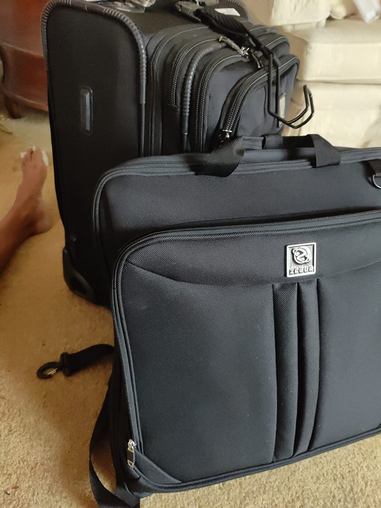 ZEGUR Premium Suit Garment Bag Carry On, Hangs 4 Suits | Travel and Business Bag with Shoulder Strap and Laptop Compartment (Black) customer photo 1
