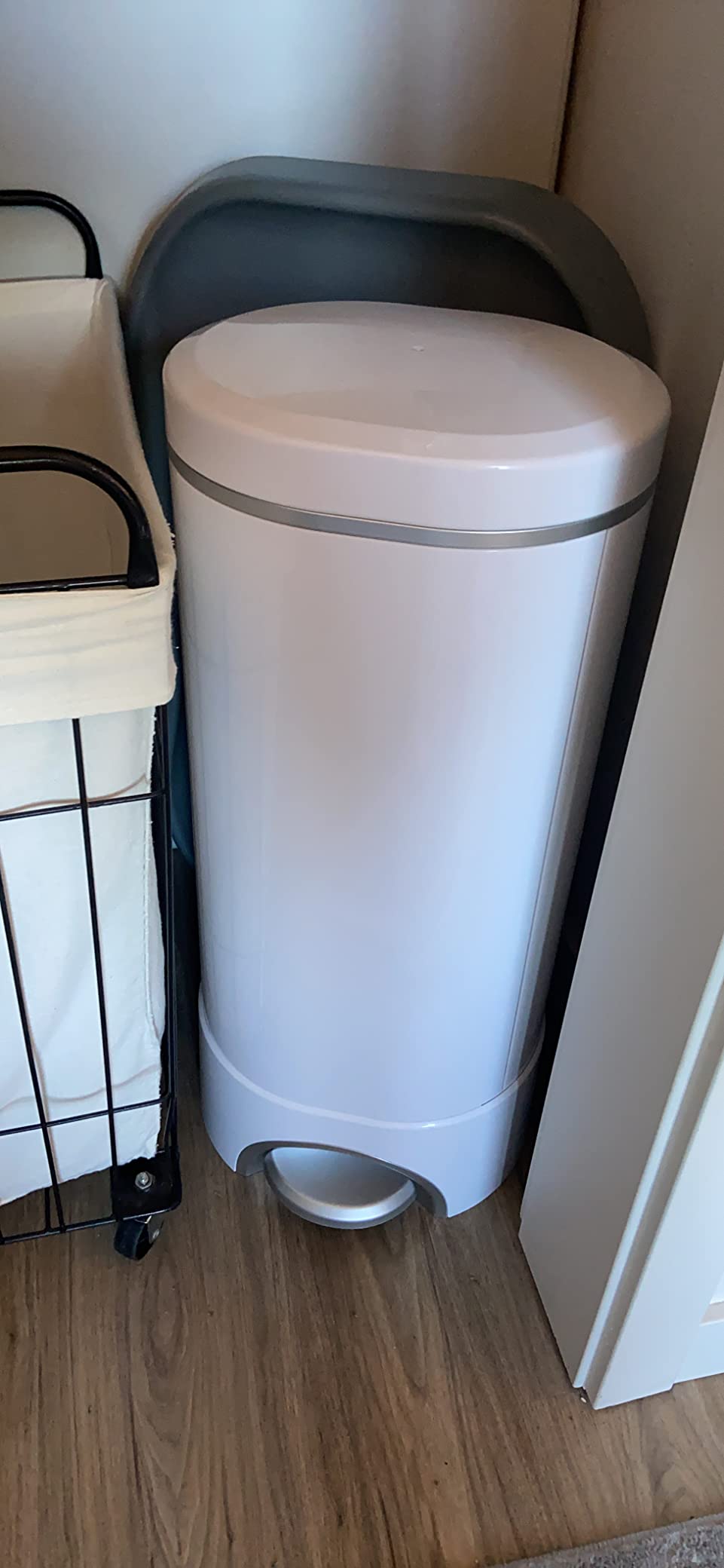 Munchkin® STEP™ Diaper Pail Powered by Arm & Hammer, #1 in Odor Control, Award-Winning, Includes 1 Snap, Seal & Toss™ Bag, 1 Starter Refill Ring, and 1 PUCK™ Baking Soda Cartridge customer photo 2