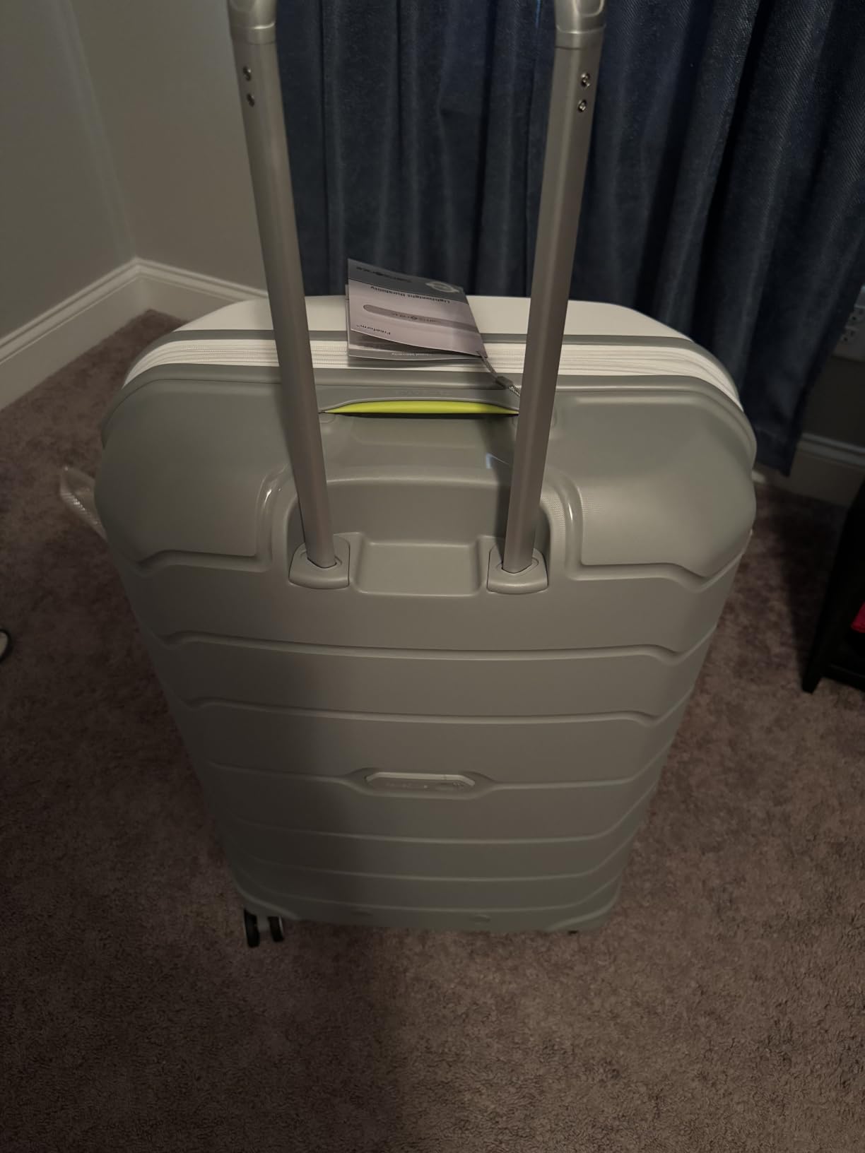 Samsonite Freeform Hardside Carry-On Luggage with Spinner Wheels - Hardshell Suitcase - TSA, Airline-Approved - Expandable Hard Shell, Smooth Rolling Wheels for Lightweight Travel – Black customer photo 2
