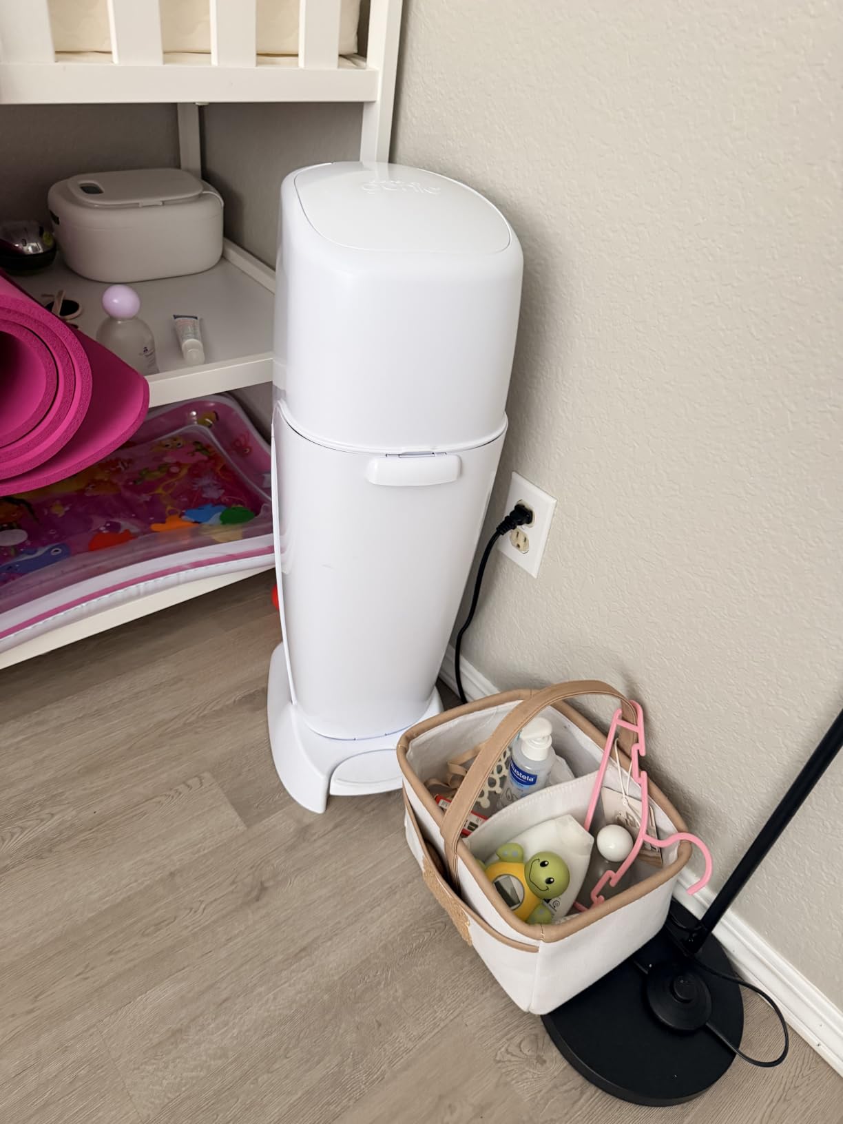 Diaper Genie Complete Diaper Pail (White) – Includes 1 Refill (Holds 270 Newborn Diapers) & 1 Carbon Filter customer photo 2