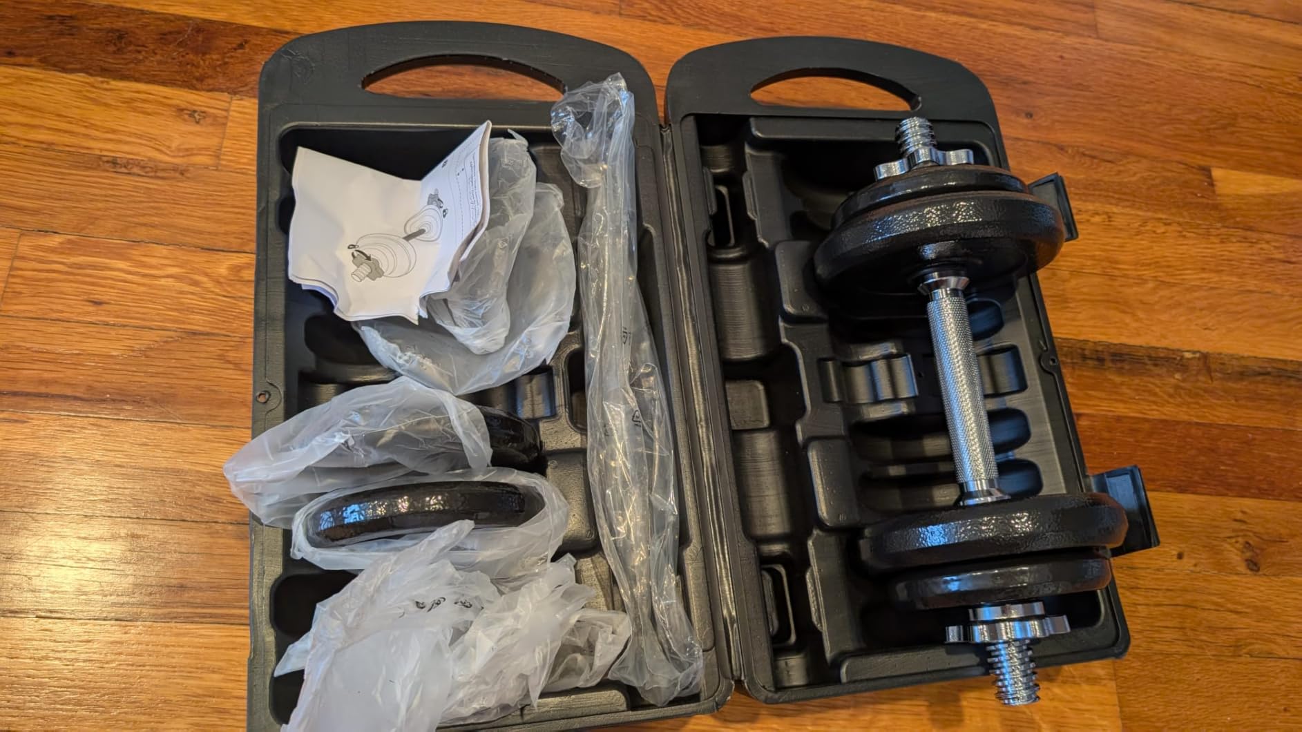 Amazon Basics Adjustable Dumbbell Hand Weight Set with Storage Case, Portable, Secure, 38 Pounds, Black customer photo 1