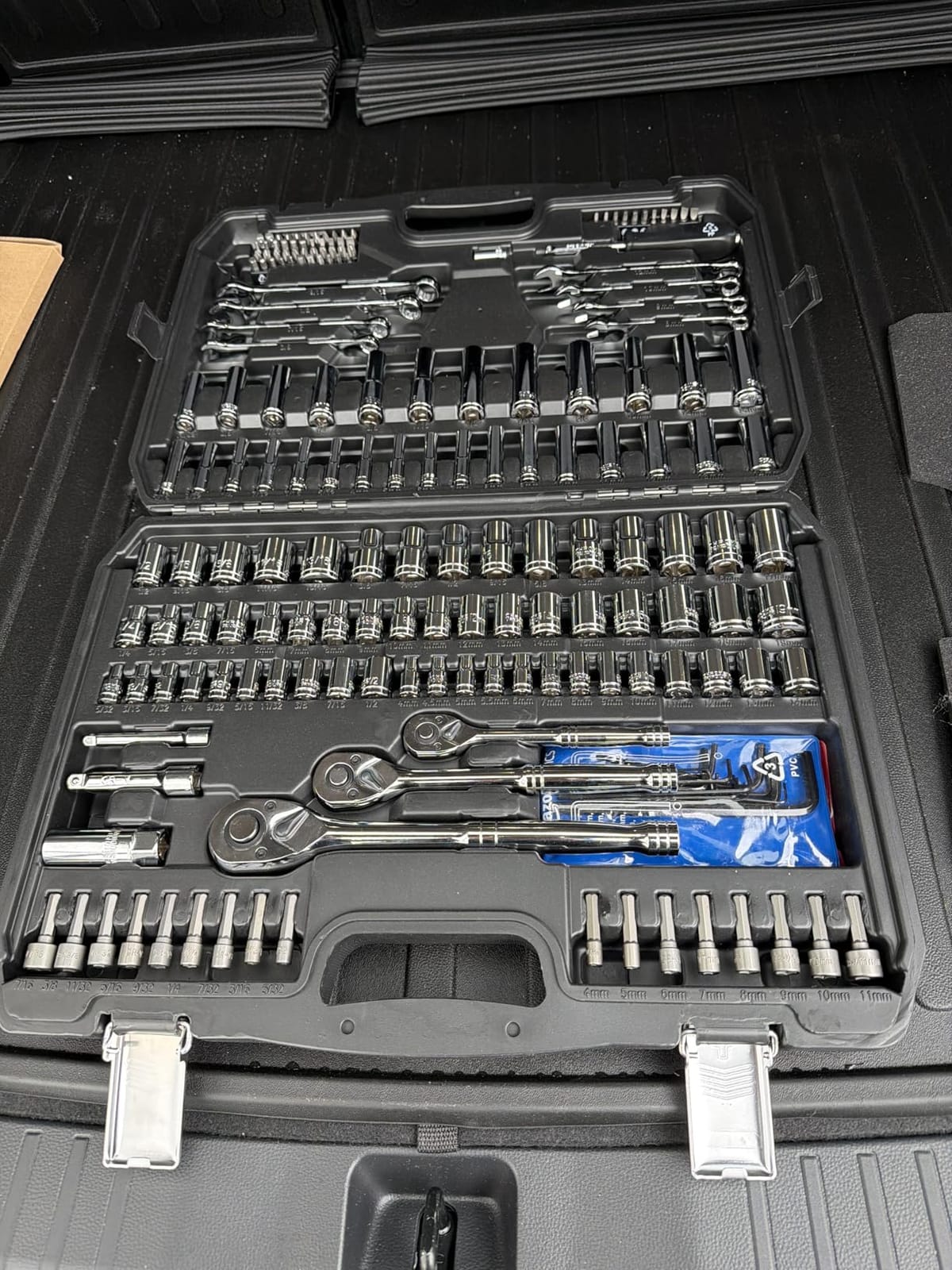 Amazon Basics Mechanic's Tool Socket Set With Case, 123-Piece customer photo 2