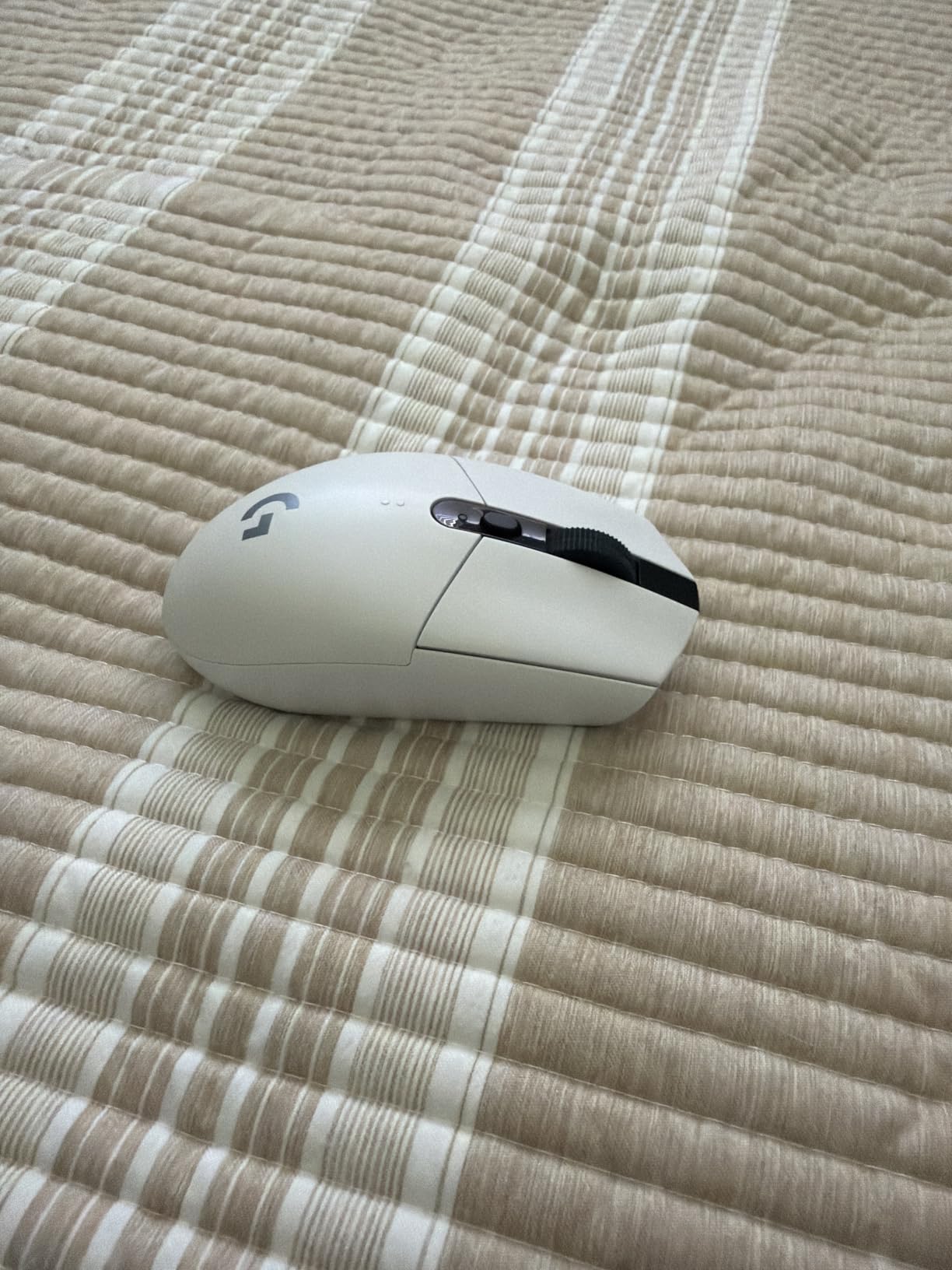 Logitech G305 Lightspeed Wireless Gaming Mouse - Black customer photo 1