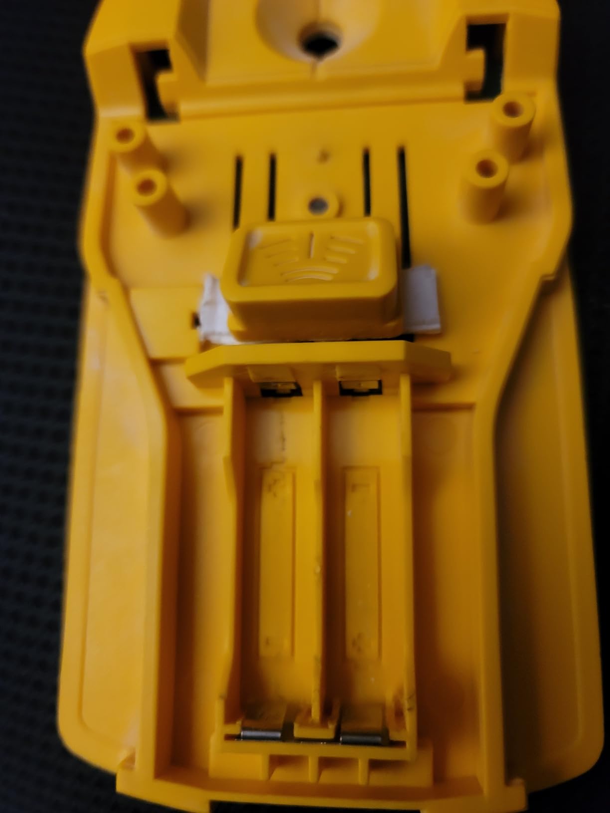 DEWALT Stud Finder, 3/4”, Locate Framing Studs Efficiently with LED Arrows, Ideal for Wood and Metal, AAA Batteries Included (DW0100) customer photo 1