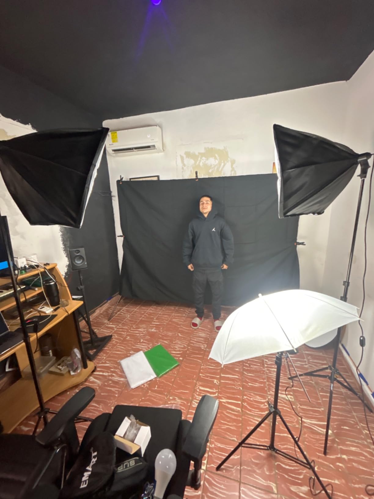 EMART Photography Lighting Kit with 8.5x10Ft Backdrop Stand,6x9FT Backdrops customer photo 2
