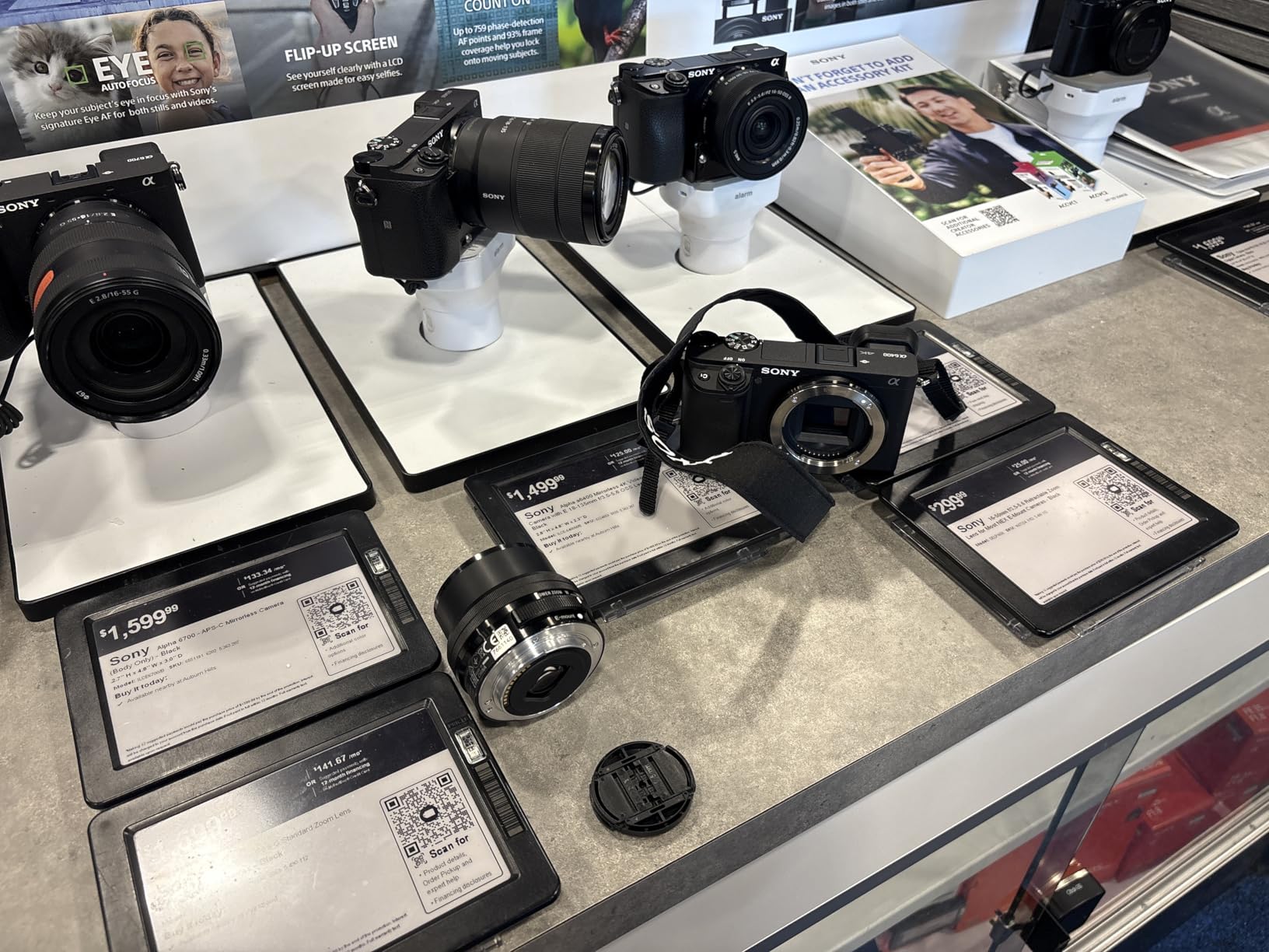 Sony Alpha a6400 Mirrorless Camera: Compact APS-C Interchangeable Lens Digital Camera with Real-Time Eye Auto Focus, 4K Video, Flip Screen & 16-50mm Lens - E Mount Compatible - ILCE-6400L/B, Black customer photo 1