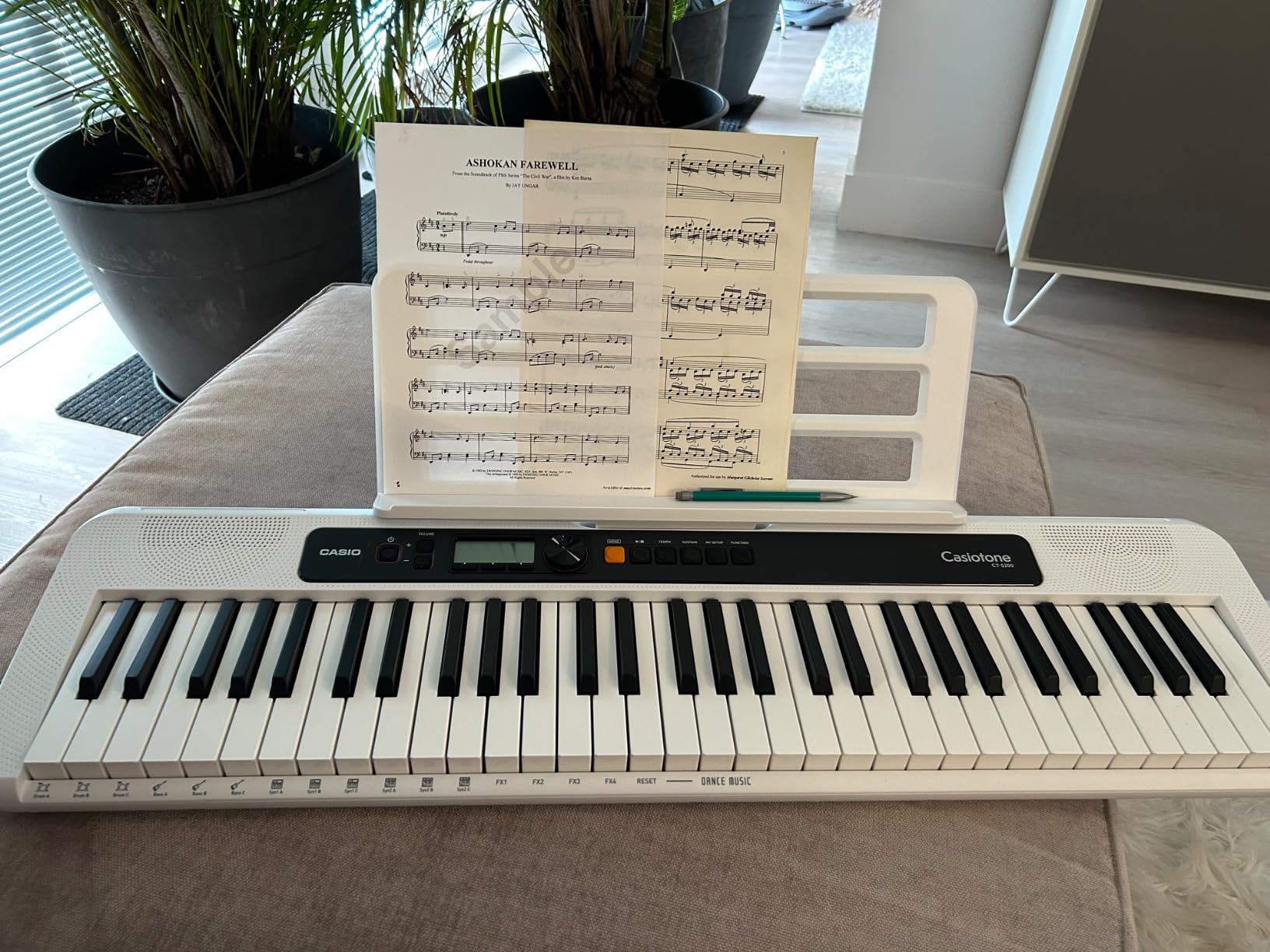 Casio Casiotone CT-S200 – 61-Key Portable Keyboard for Beginners | 400 Tones, 77 Rhythms, LCD Display, Dance Music Mode, USB-MIDI, Stereo Speakers | Includes Power Supply & Music Rest | Black customer photo 1