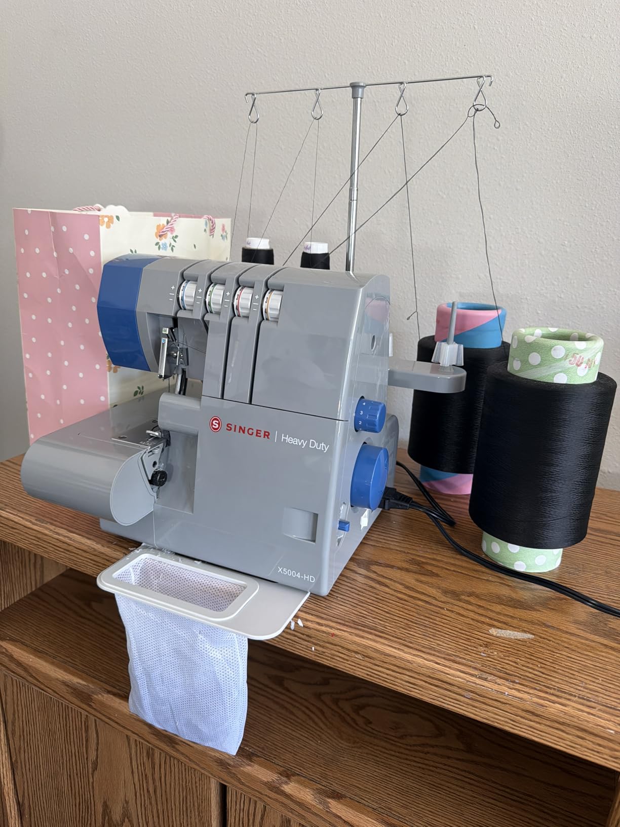 SINGER® X5004-HD Serger Overlock Machine, 2-3-4 Thread Capability customer photo 2