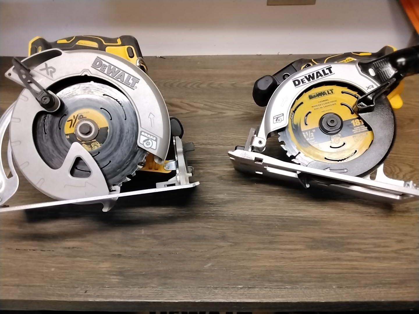 DEWALT 20V MAX* 6-1/2 in. Brushless Cordless Circular Saw, Tool Only (DCS565B) customer photo 2