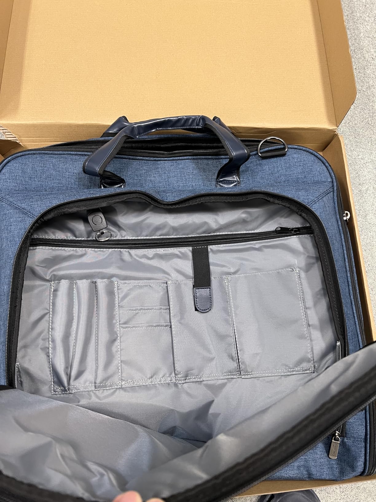 Amazon Basics Carry-On Garment Bag for Travel and Business Trips with Detachable Shoulder Strap, Hanging Suit Luggage, Wrinkle Free Cover for Suits Dresses Coats, Foldable with Shoe Compartment, Gray customer photo 1