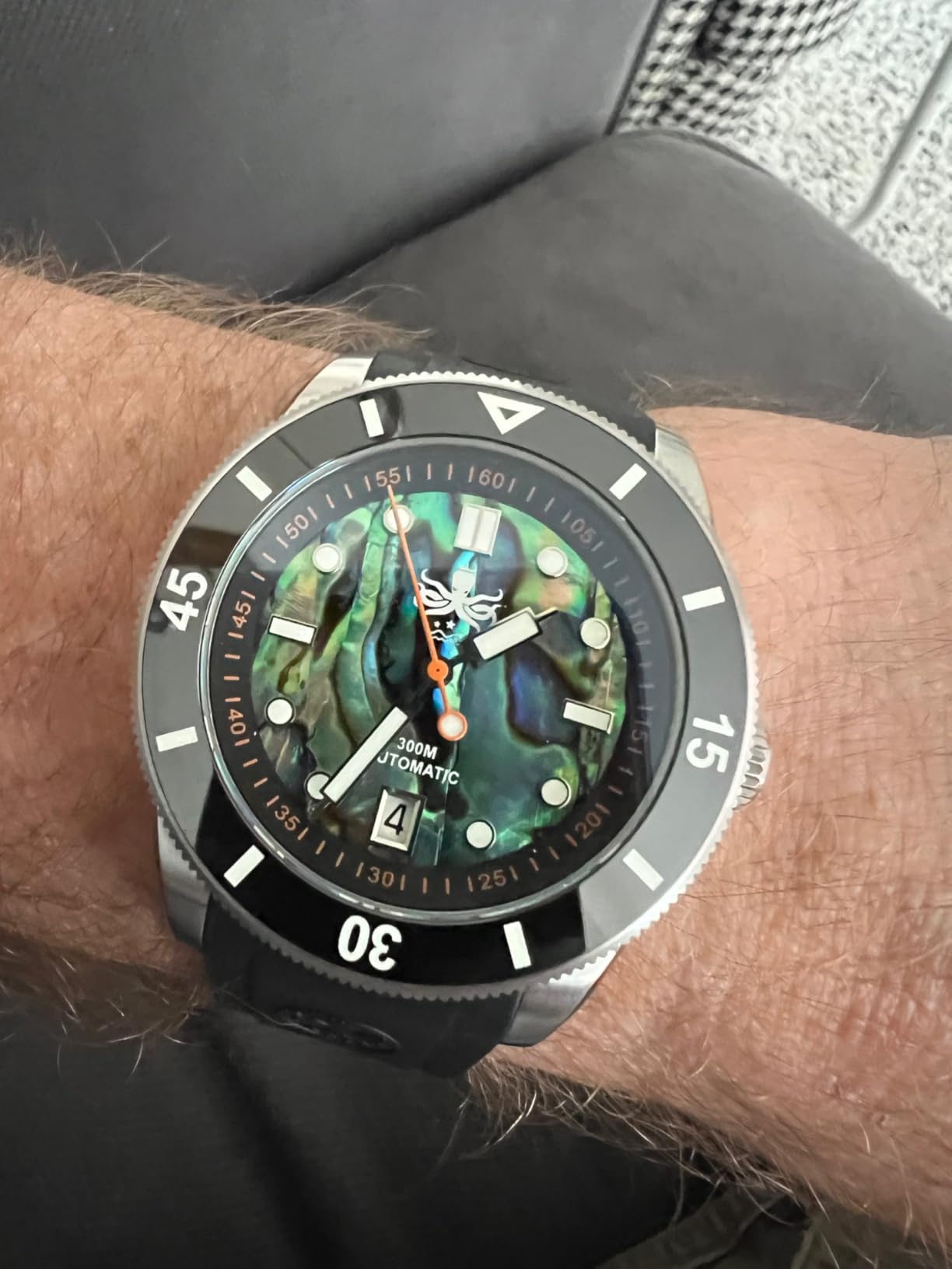 PHOIBOS Automatic Men's 300m Diver Watch with Wave Patterned Dial and Rubber Strap Wave Master PY010R customer photo 1