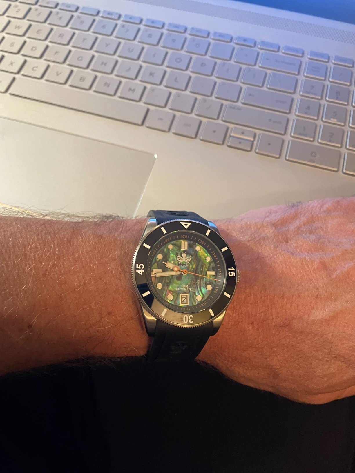 PHOIBOS Automatic Men's 300m Diver Watch with Wave Patterned Dial and Rubber Strap Wave Master PY010R customer photo 2